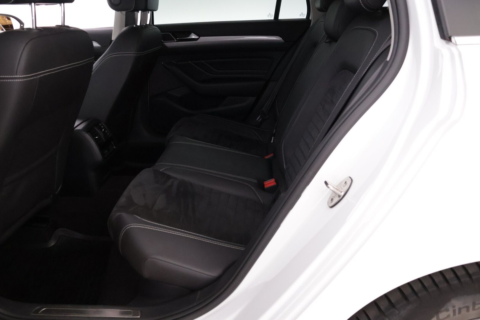 Volkswagen Passat 2021 Variant GTE Plug-In Hybrid 160 kW DSG* Digimittaristo / Adapt. vak / S.luukku / Nahka-alcantara / P. tutkat / Navi * - Facelift malli / Hiljentävät etulasit / 2x renkailla ja vanteilla / Hyvä huoltohistoria / - HULLUT JOULUT KORKOTARJOUS 2,49% 