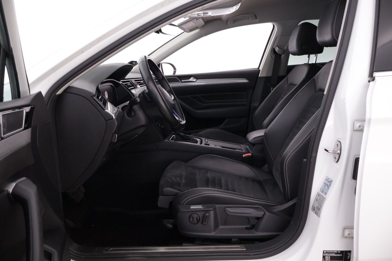 Volkswagen Passat 2021 Variant GTE Plug-In Hybrid 160 kW DSG* Digimittaristo / Adapt. vak / S.luukku / Nahka-alcantara / P. tutkat / Navi * - Facelift malli / Hiljentävät etulasit / 2x renkailla ja vanteilla / Hyvä huoltohistoria / - HULLUT JOULUT KORKOTARJOUS 2,49% 