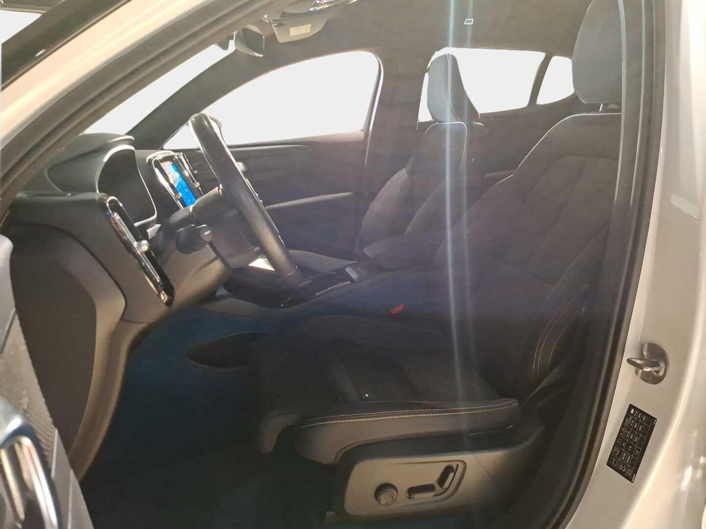 Volvo C40 2022 Recharge Twin Ultimate AWD ** Lämpöpumppu / Pixel / Google / 360 kamera / H&K / Panorama / Koukku / 2x renkaat vanteilla - Upean värinen C40 Volvo kaksilla renkailla, vetokoukulla, 360 asteisella kameralla ja Harman&Kardon äänentoistolla! - HULLUT AVAJAISHULINAT KORKOTARJOUS 3,29 %