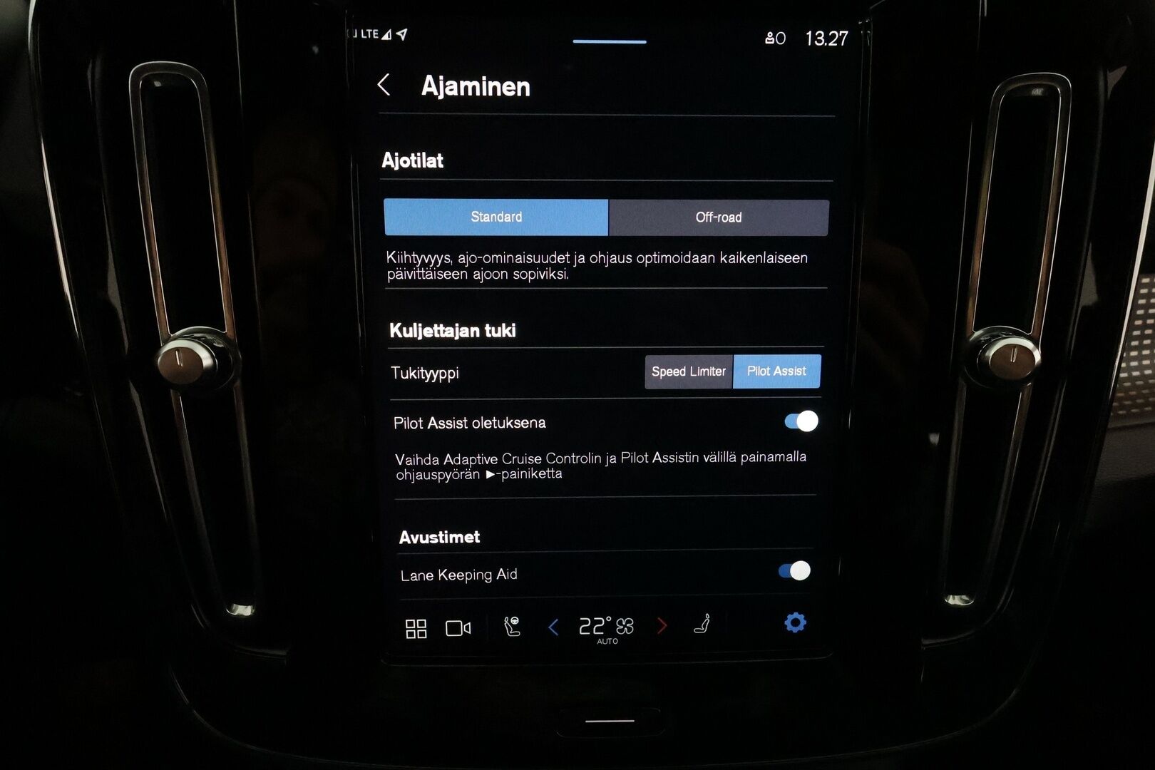 Volvo XC40 2021 P8 AWD Business R-Design aut *ACC / ILP / BLIS / Muistipenkki / Koukku / Full LED / Navi / Facelift / 360° / Sporttinahat* - 1.Om Suomi-auto / Akku kuntotarkastettu / Kahdet renkaat aluvanteilla / Merkkihuollettu