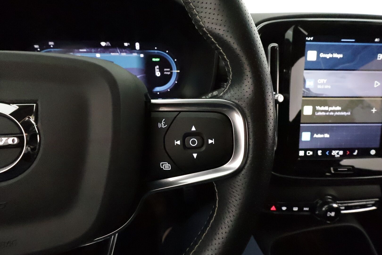 Volvo XC40 2021 P8 AWD Business R-Design aut *ACC / ILP / BLIS / Muistipenkki / Koukku / Full LED / Navi / Facelift / 360° / Sporttinahat* - 1.Om Suomi-auto / Akku kuntotarkastettu / Kahdet renkaat aluvanteilla / Merkkihuollettu