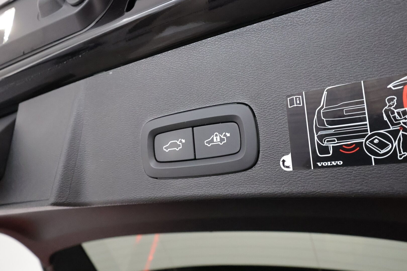 Volvo XC40 2021 P8 AWD Business R-Design aut *ACC / ILP / BLIS / Muistipenkki / Koukku / Full LED / Navi / Facelift / 360° / Sporttinahat* - 1.Om Suomi-auto / Akku kuntotarkastettu / Kahdet renkaat aluvanteilla / Merkkihuollettu