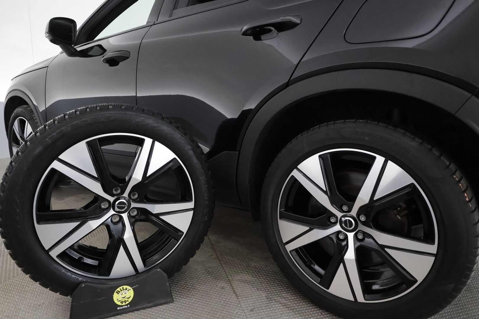 Volvo XC40 2021 P8 AWD Business R-Design aut *ACC / ILP / BLIS / Muistipenkki / Koukku / Full LED / Navi / Facelift / 360° / Sporttinahat* - 1.Om Suomi-auto / Akku kuntotarkastettu / Kahdet renkaat aluvanteilla / Merkkihuollettu