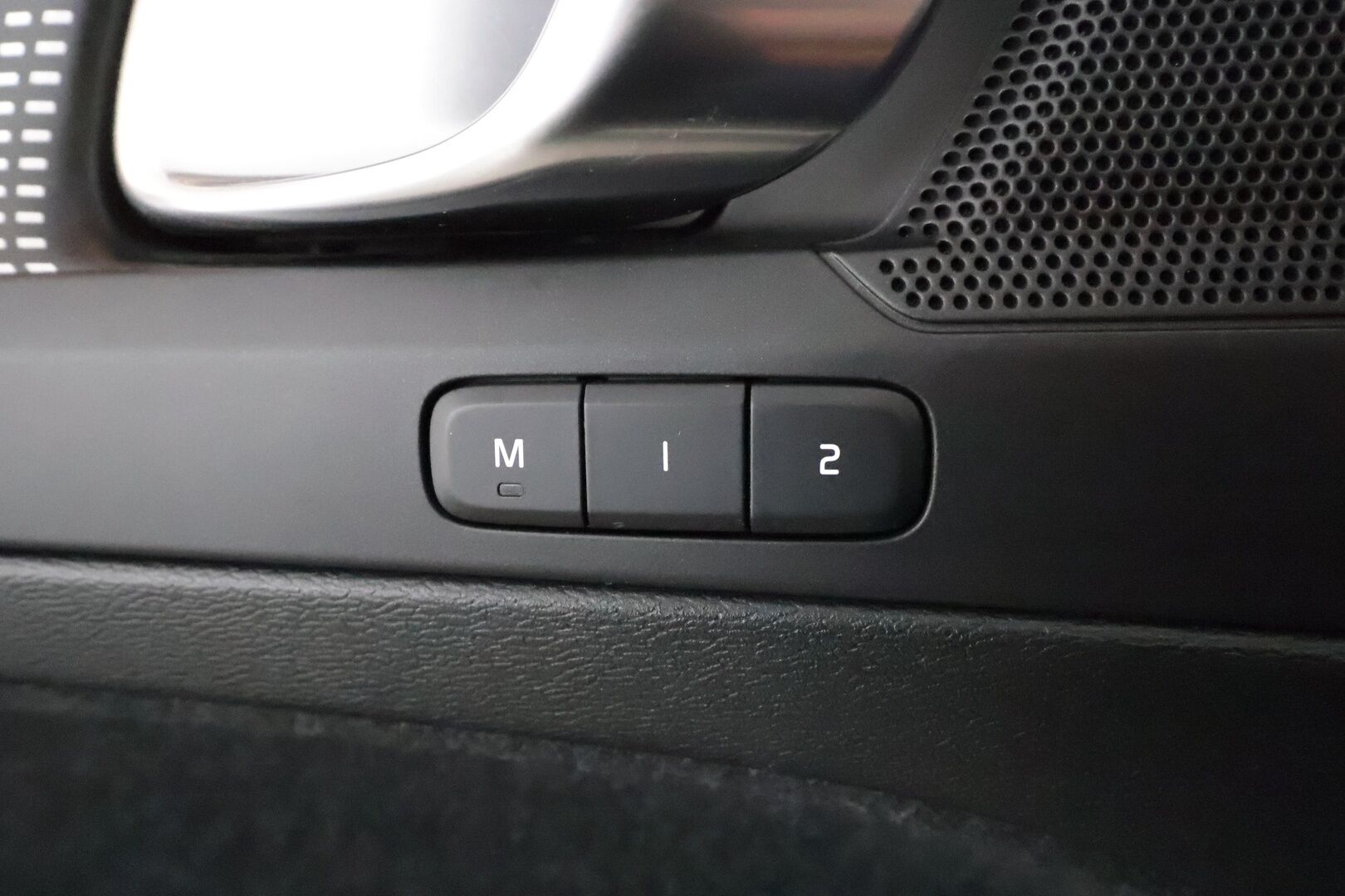 Volvo XC40 2021 P8 AWD Business R-Design aut *ACC / ILP / BLIS / Muistipenkki / Koukku / Full LED / Navi / Facelift / 360° / Sporttinahat* - 1.Om Suomi-auto / Akku kuntotarkastettu / Kahdet renkaat aluvanteilla / Merkkihuollettu