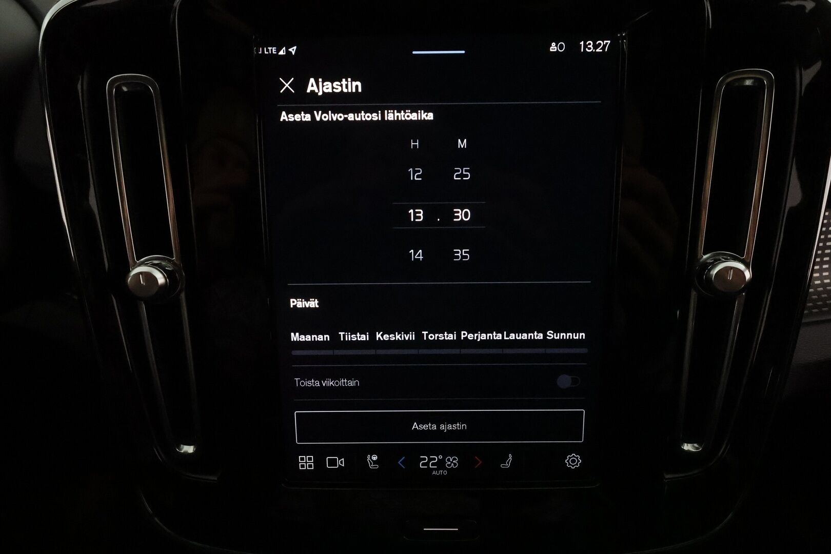 Volvo XC40 2021 P8 AWD Business R-Design aut *ACC / ILP / BLIS / Muistipenkki / Koukku / Full LED / Navi / Facelift / 360° / Sporttinahat* - 1.Om Suomi-auto / Akku kuntotarkastettu / Kahdet renkaat aluvanteilla / Merkkihuollettu