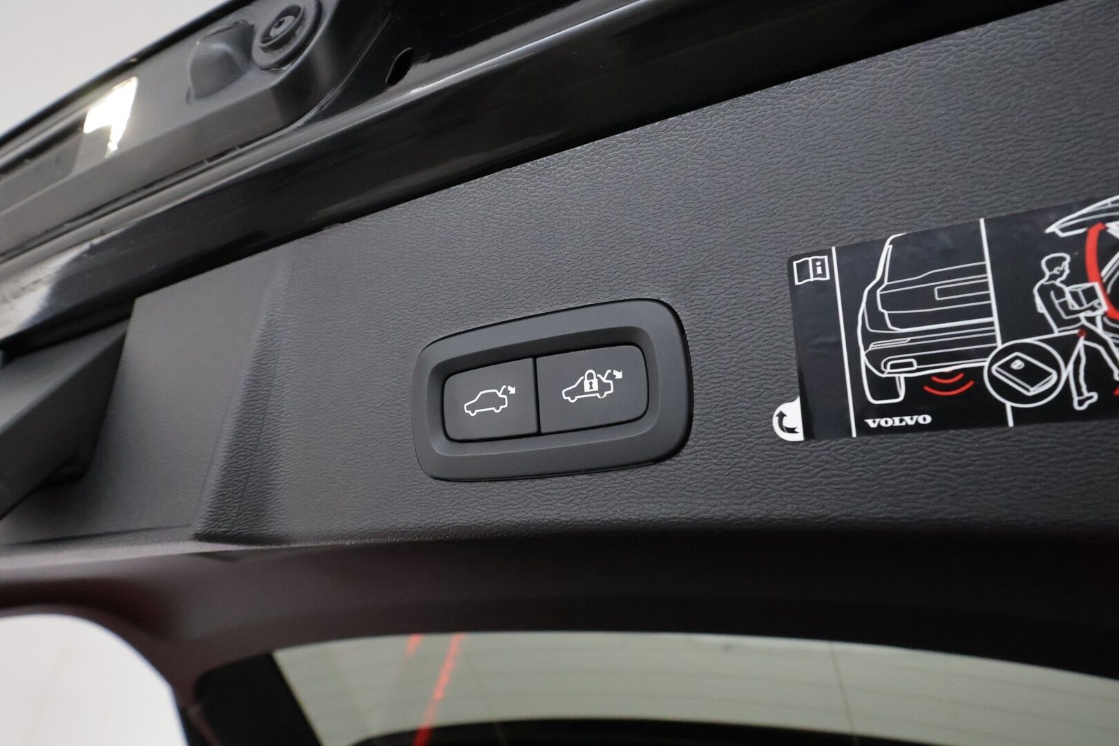 Volvo XC40 2021 P8 AWD Business R-Design aut *ACC / ILP / BLIS / Muistipenkki / Koukku / Full LED / Navi / Facelift / 360° / Sporttinahat* - 1.Om Suomi-auto / Akku kuntotarkastettu SoH 95% / Kahdet renkaat aluvanteilla / Merkkihuollettu