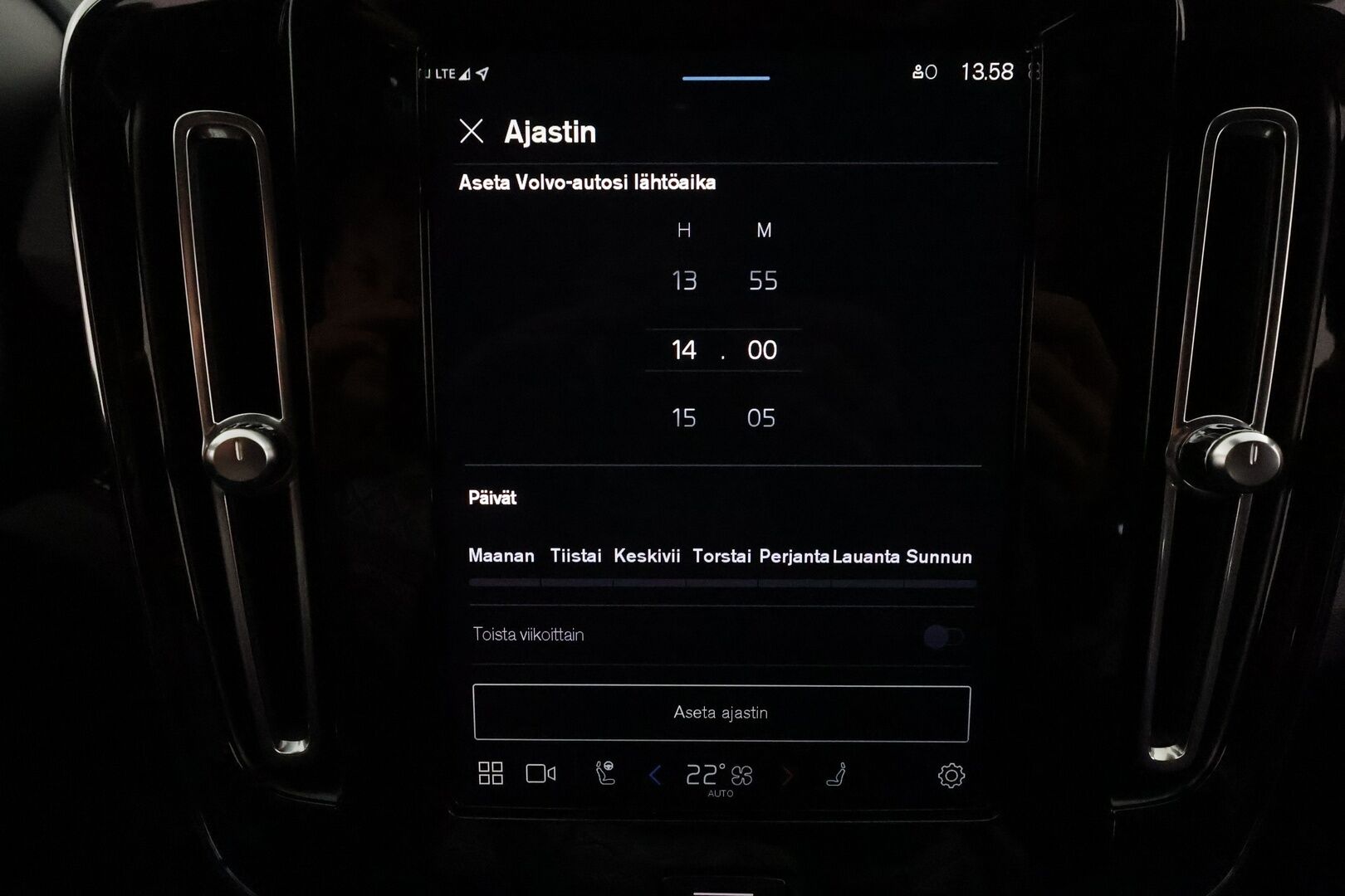 Volvo XC40 2021 P8 AWD Business R-Design aut *ACC / ILP / BLIS / Muistipenkki / Koukku / Full LED / Navi / Facelift / 360° / Sporttinahat* - 1.Om Suomi-auto / Akku kuntotarkastettu SoH 95% / Kahdet renkaat aluvanteilla / Merkkihuollettu