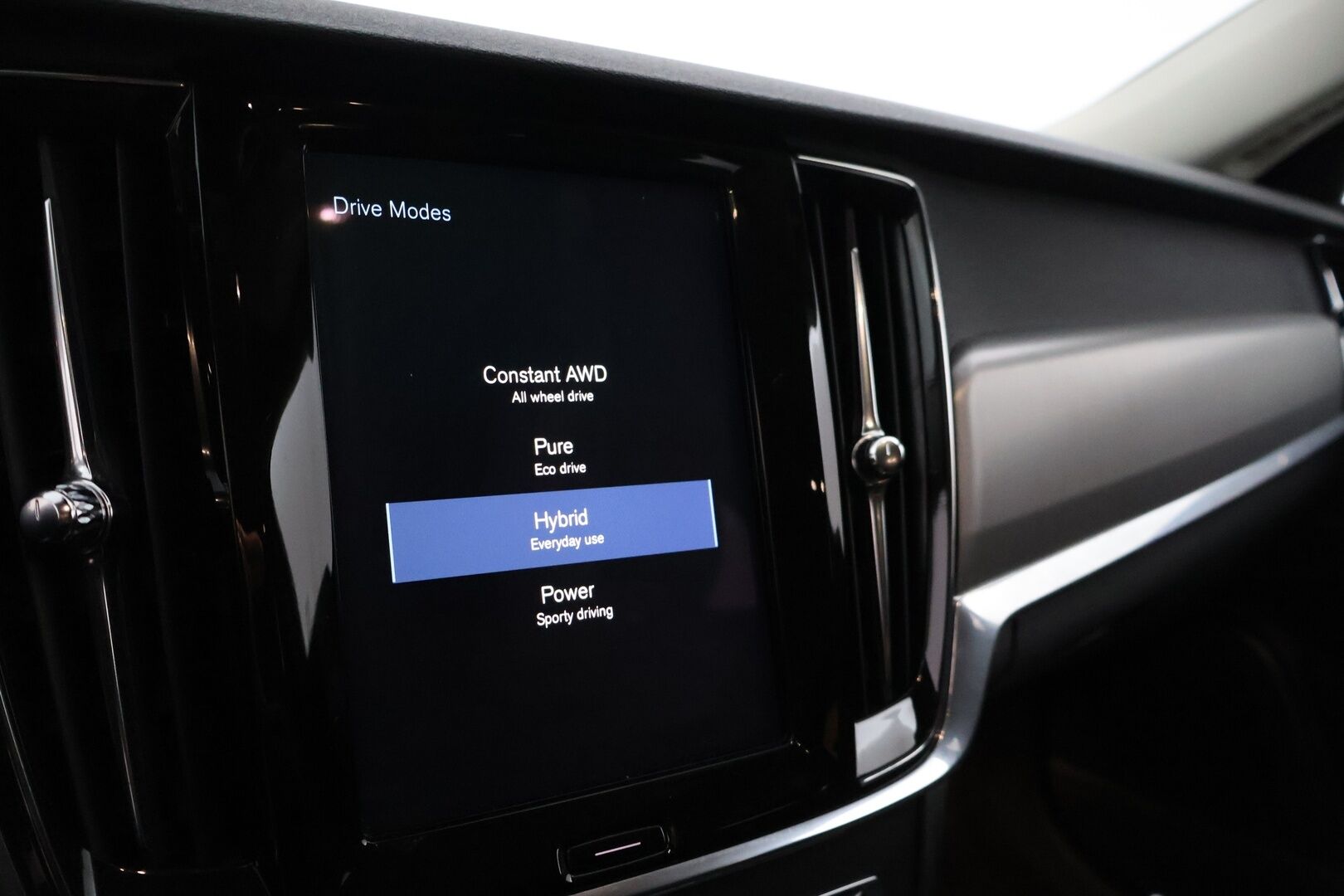 Volvo V90 2020 T8 Recharge AWD Momentum Aut. *Adapt.Vakkari / Webasto / HUD / 360° / Muistipenkki / Nahkasisusta / KeylessGo / Sähköluukku*