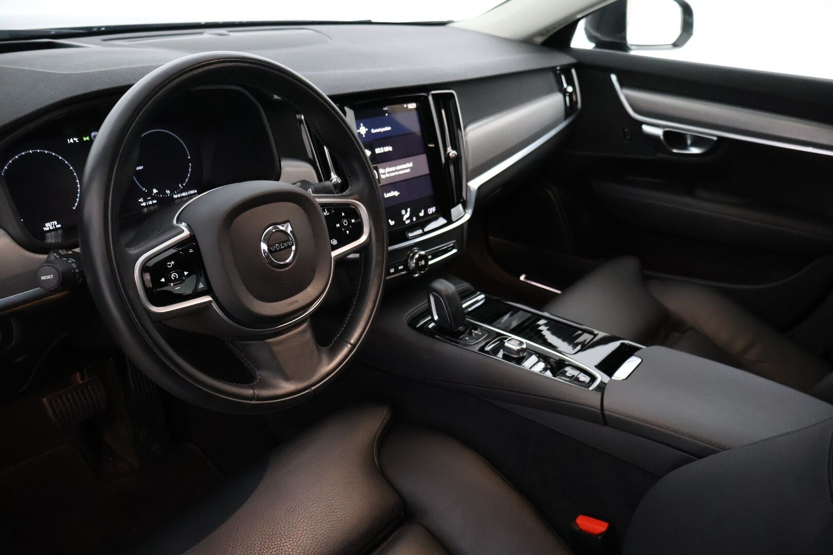 Volvo V90 2020 T8 Recharge AWD Momentum Aut. *Adapt.Vakkari / Webasto / HUD / 360° / Muistipenkki / Nahkasisusta / KeylessGo / Sähköluukku*