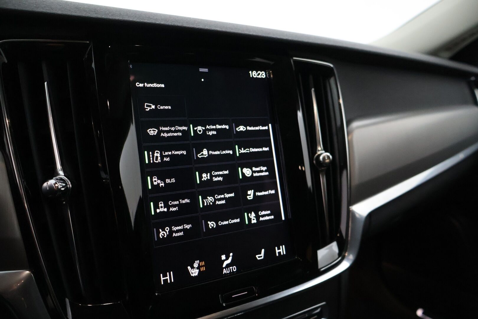 Volvo V90 2020 T8 Recharge AWD Momentum Aut. *Adapt.Vakkari / Webasto / HUD / 360° / Muistipenkki / Nahkasisusta / KeylessGo / Sähköluukku*