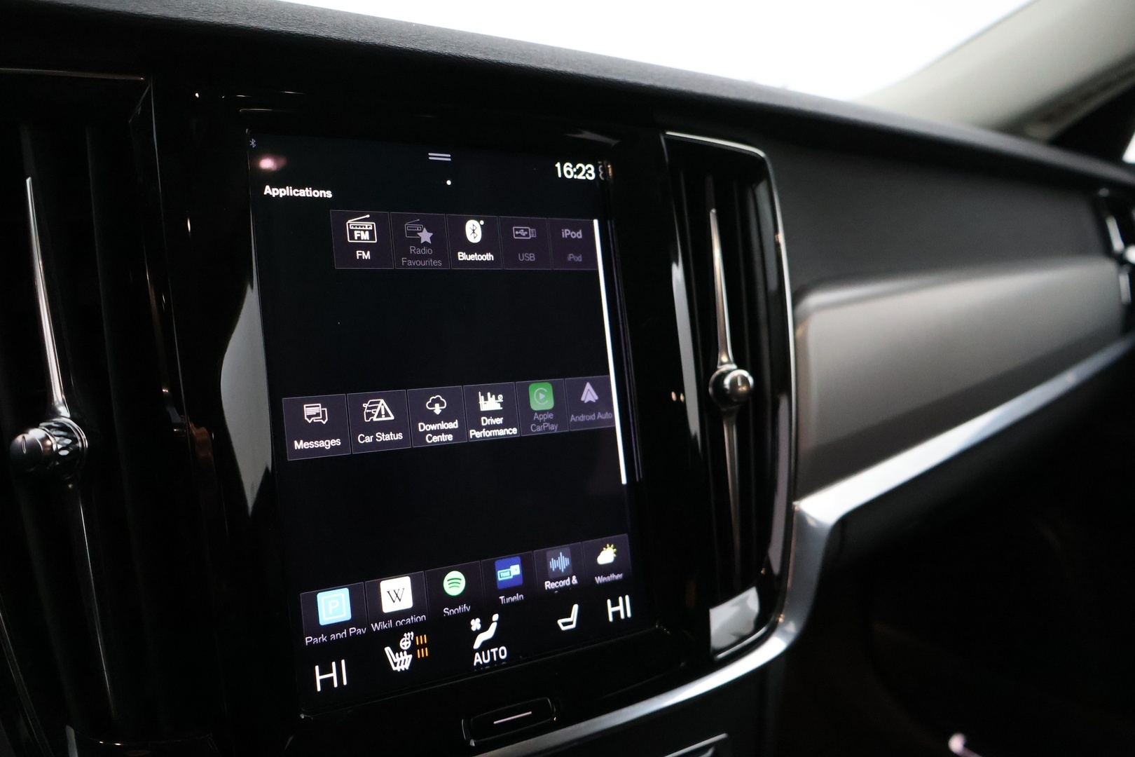 Volvo V90 2020 T8 Recharge AWD Momentum Aut. *Adapt.Vakkari / Webasto / HUD / 360° / Muistipenkki / Nahkasisusta / KeylessGo / Sähköluukku*