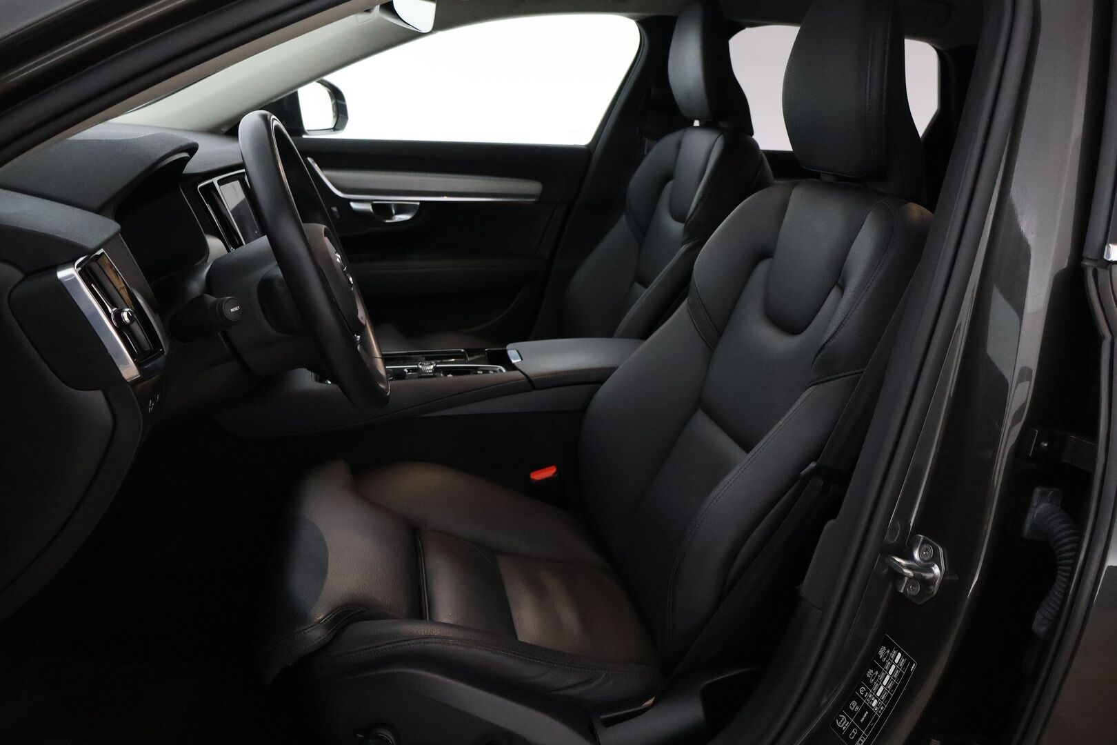 Volvo V90 2020 T8 Recharge AWD Momentum Aut. *Adapt.Vakkari / Webasto / HUD / 360° / Muistipenkki / Nahkasisusta / KeylessGo / Sähköluukku*