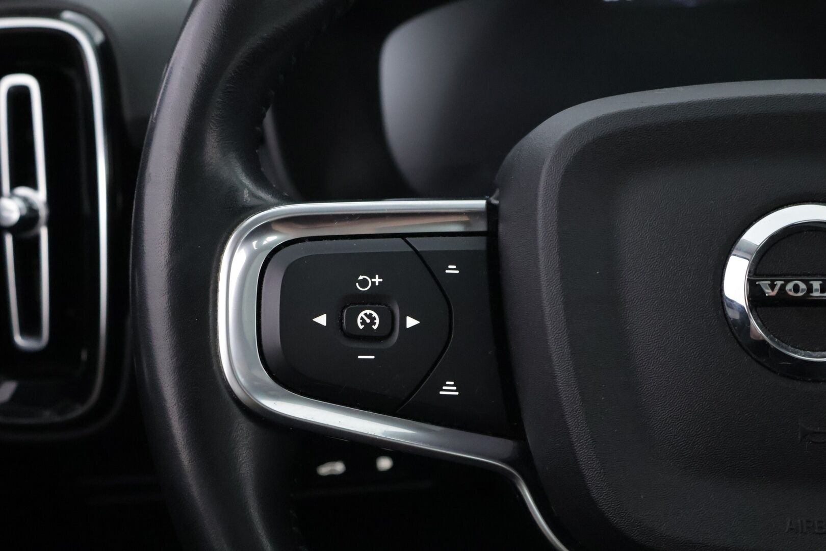 Volvo XC40 2021 T4 TwE Inscription Expression aut - Webasto | Adapt.vakkari | Panorama | Peruutuskamera | Vetokoukku | High Performance Audio | Jakopää tehty!
