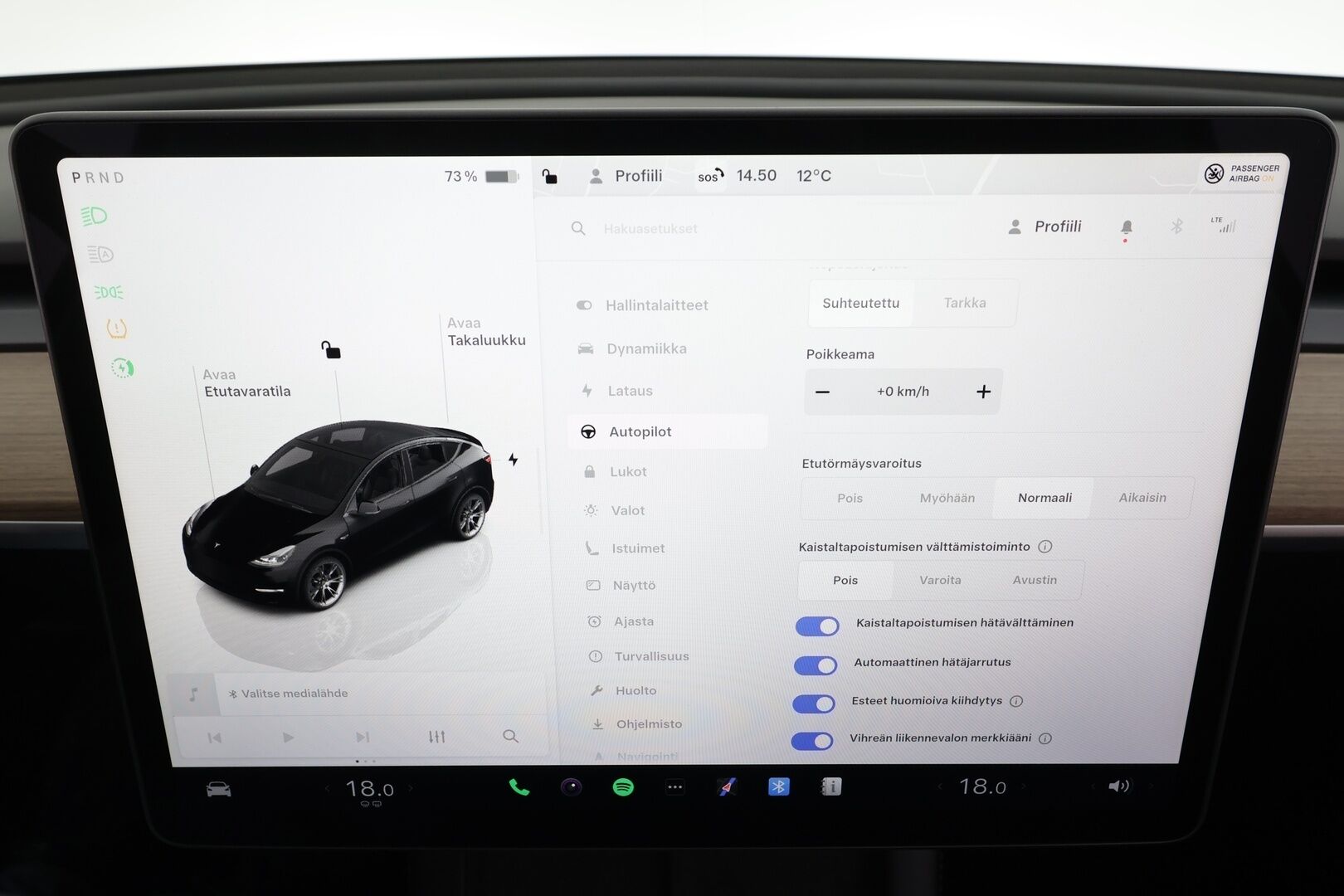 Tesla Model Y 2024 Long Range * Koukku / ILP / ACC / Lasikatto / Matrix-LED / P.Kamera / Muistipenkki / Premium Audio / Navi / Keyless * - 1-om Suomi-auto / 2x Latauskaapelit / Kahdet renkaat aluvanteilla