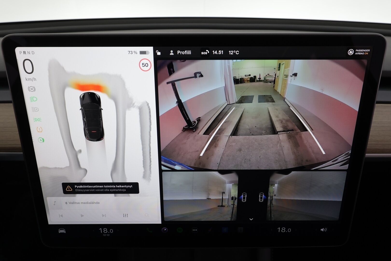 Tesla Model Y 2024 Long Range * Koukku / ILP / ACC / Lasikatto / Matrix-LED / P.Kamera / Muistipenkki / Premium Audio / Navi / Keyless * - 1-om Suomi-auto / 2x Latauskaapelit / Kahdet renkaat aluvanteilla