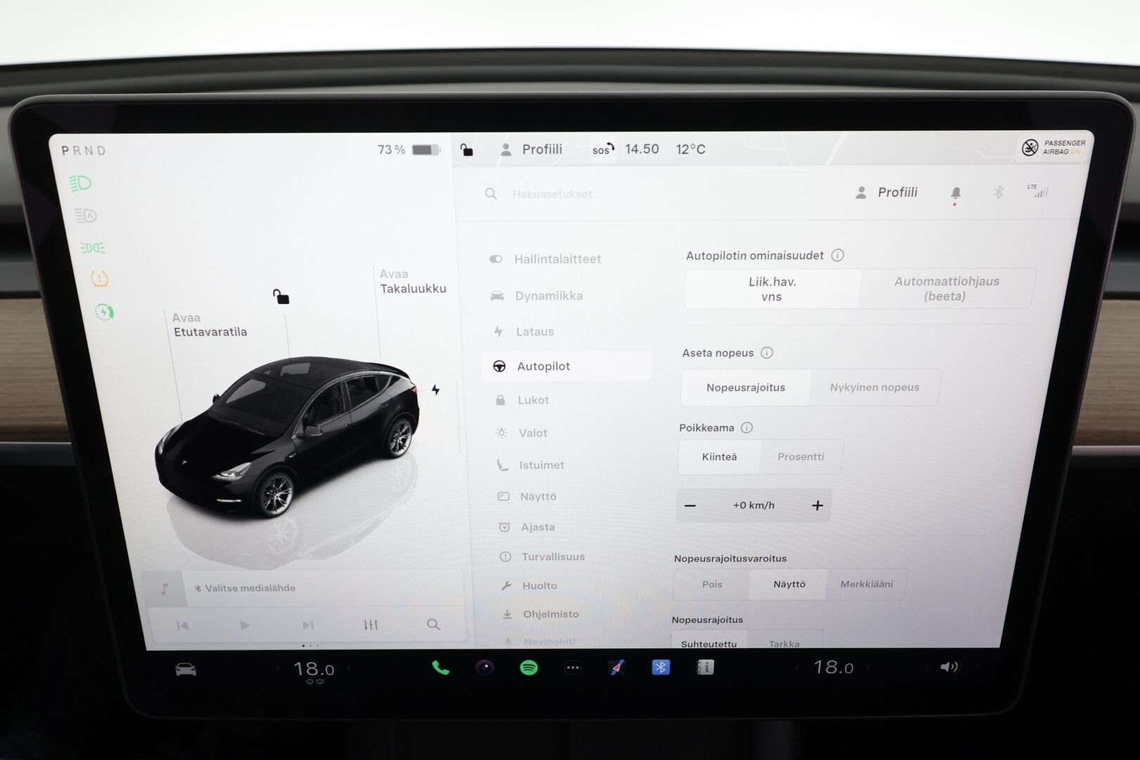 Tesla Model Y 2024 Long Range * Koukku / ILP / ACC / Lasikatto / Matrix-LED / P.Kamera / Muistipenkki / Premium Audio / Navi / Keyless * - 1-om Suomi-auto / 2x Latauskaapelit / Kahdet renkaat aluvanteilla