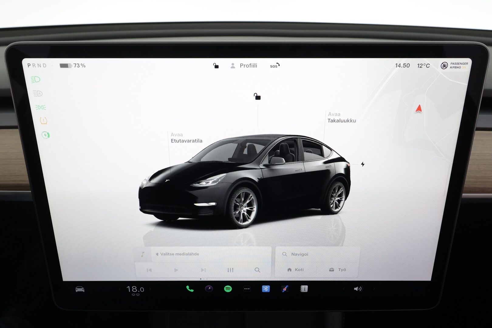 Tesla Model Y 2024 Long Range * Koukku / ILP / ACC / Lasikatto / Matrix-LED / P.Kamera / Muistipenkki / Premium Audio / Navi / Keyless * - 1-om Suomi-auto / 2x Latauskaapelit / Kahdet renkaat aluvanteilla
