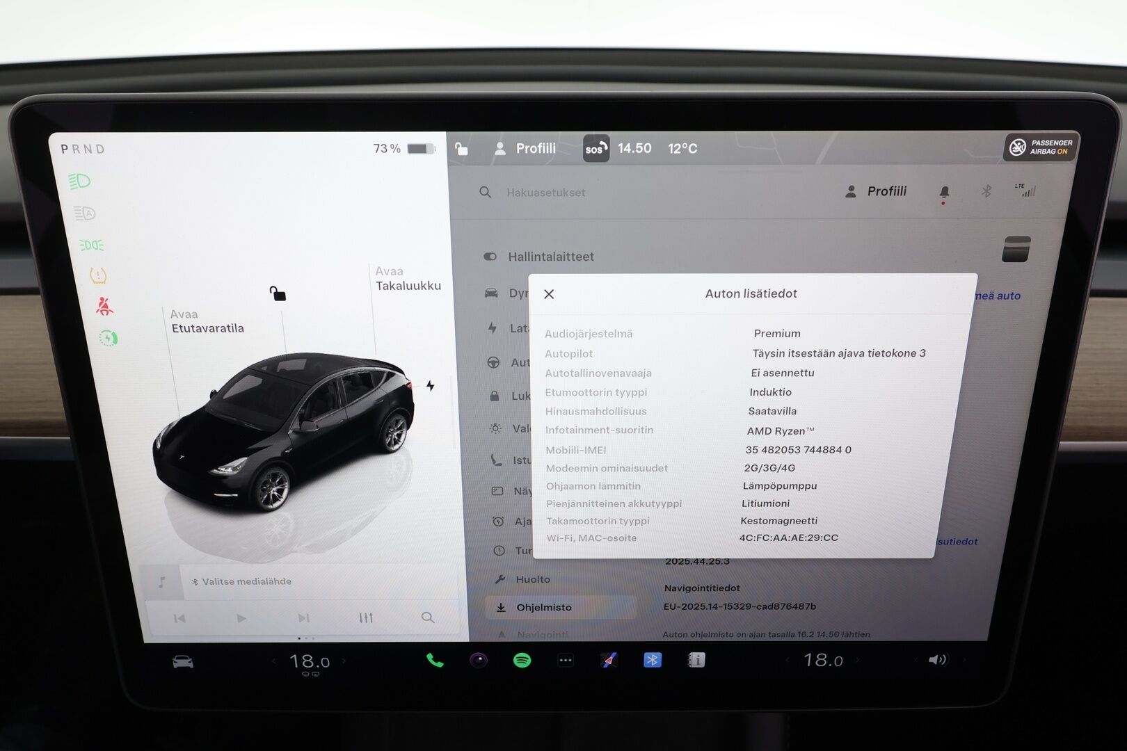 Tesla Model Y 2024 Long Range * Koukku / ILP / ACC / Lasikatto / Matrix-LED / P.Kamera / Muistipenkki / Premium Audio / Navi / Keyless * - 1-om Suomi-auto / 2x Latauskaapelit / Kahdet renkaat aluvanteilla