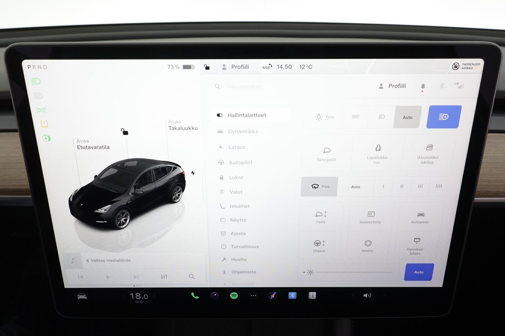 Tesla Model Y 2024 Long Range * Koukku / ILP / ACC / Lasikatto / Matrix-LED / P.Kamera / Muistipenkki / Premium Audio / Navi / Keyless * - 1-om Suomi-auto / 2x Latauskaapelit / Kahdet renkaat aluvanteilla
