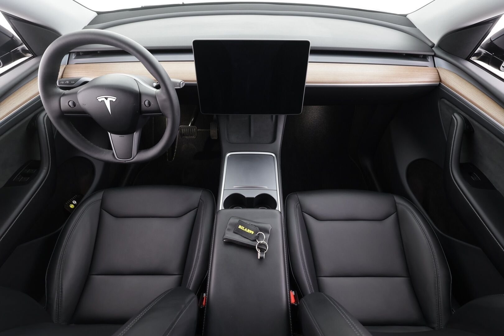 Tesla Model Y 2024 Long Range * Koukku / ILP / ACC / Lasikatto / Matrix-LED / P.Kamera / Muistipenkki / Premium Audio / Navi / Keyless * - 1-om Suomi-auto / 2x Latauskaapelit / Kahdet renkaat aluvanteilla