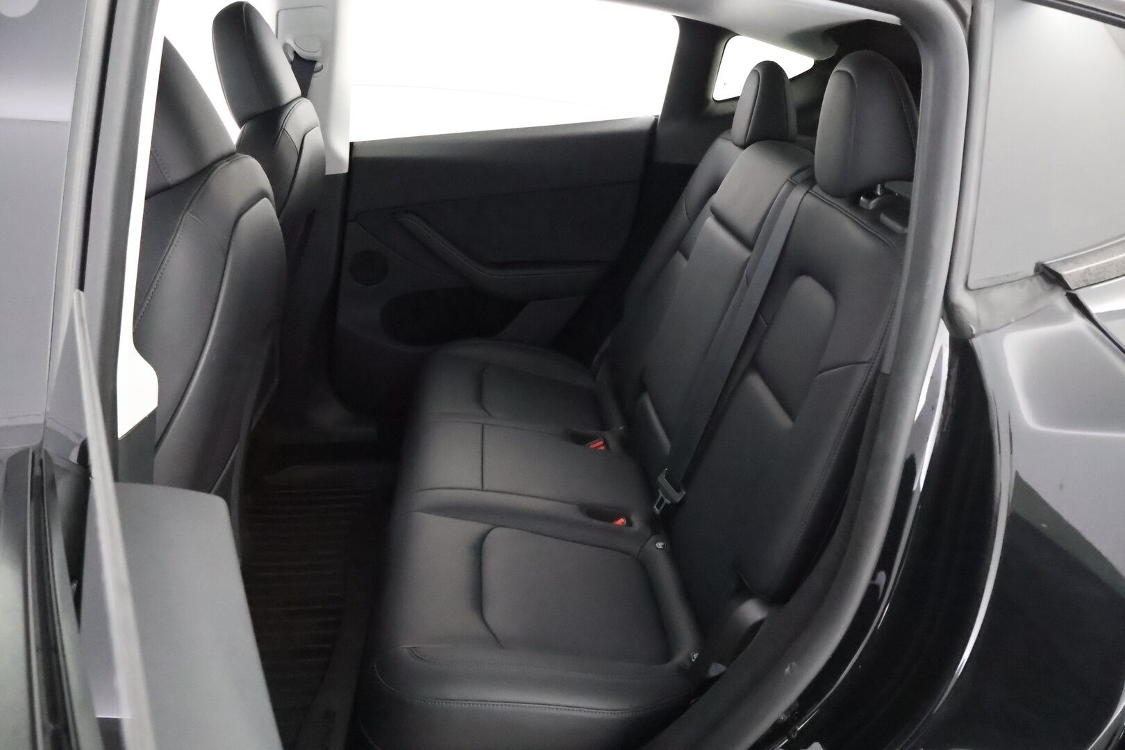 Tesla Model Y 2024 Long Range - 1-Omisteinen Suomiauto / Vetokoukku / Lämpöpumppu / Matrix LED / P.Kamera / Adapt.Vakkari / Lasikatto / 2x Vanteet / Juuri saapunut Tampereelle!