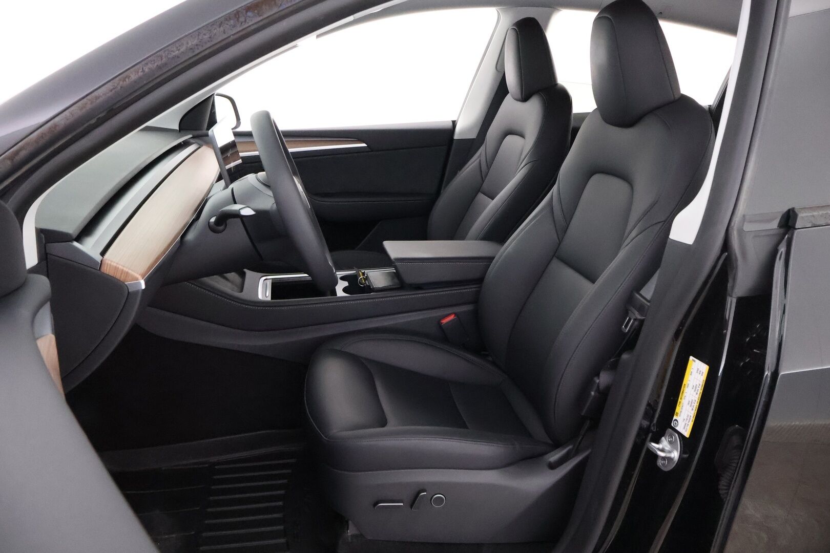 Tesla Model Y 2024 Long Range - 1-Omisteinen Suomiauto / Vetokoukku / Lämpöpumppu / Matrix LED / P.Kamera / Adapt.Vakkari / Lasikatto / 2x Vanteet / Juuri saapunut Tampereelle!