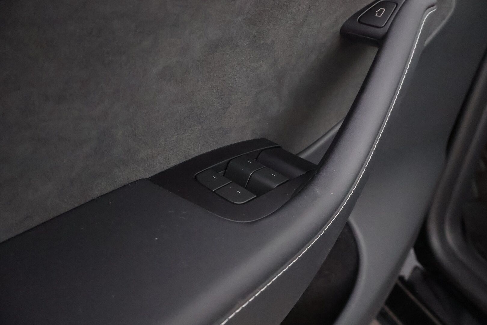 Tesla Model Y 2024 Long Range - 1-Omisteinen Suomiauto / Vetokoukku / Lämpöpumppu / Matrix LED / P.Kamera / Adapt.Vakkari / Lasikatto / 2x Vanteet / Juuri saapunut Tampereelle!