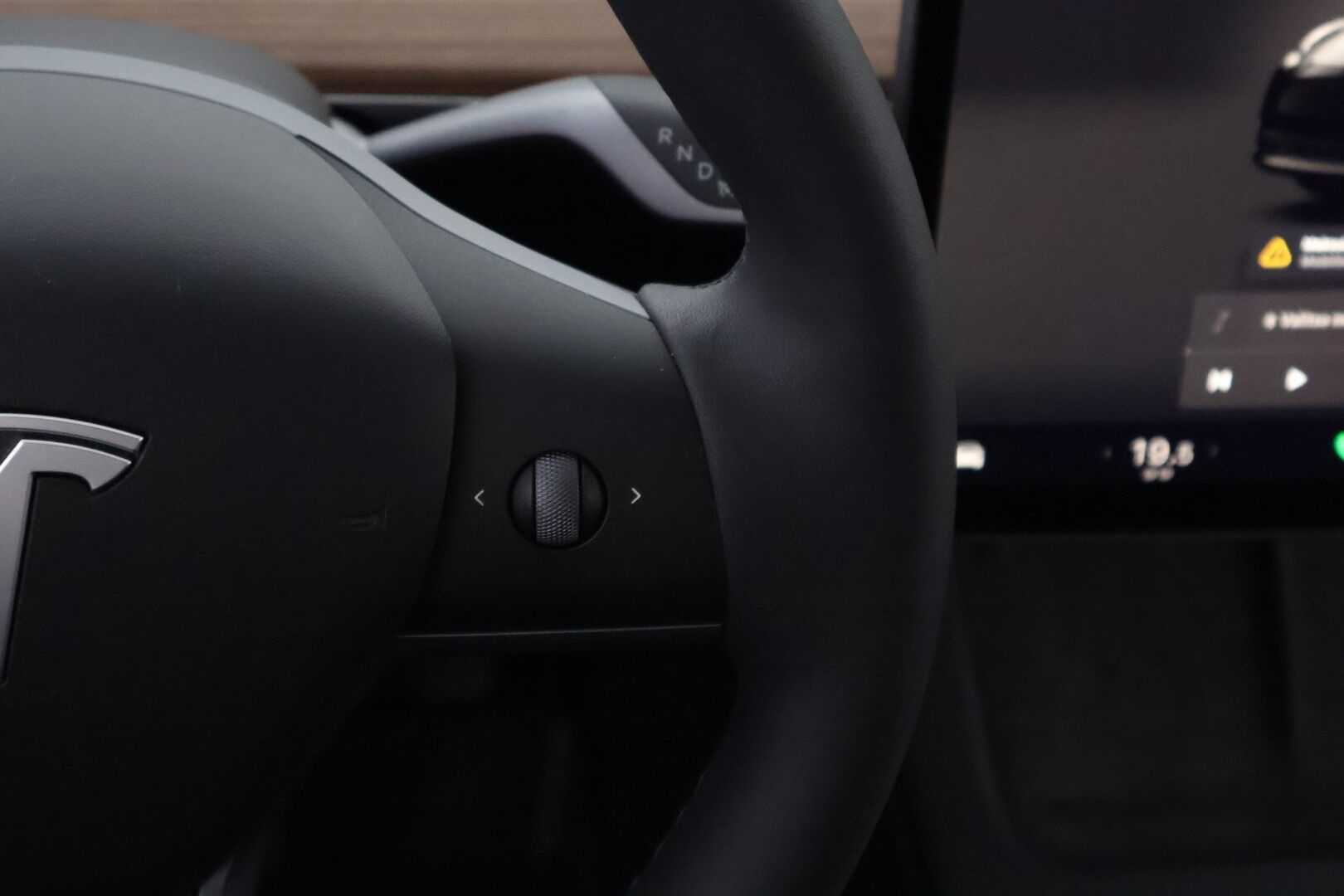 Tesla Model Y 2024 Long Range - 1-Omisteinen Suomiauto / Vetokoukku / Lämpöpumppu / Matrix LED / P.Kamera / Adapt.Vakkari / Lasikatto / 2x Vanteet / Juuri saapunut Tampereelle!