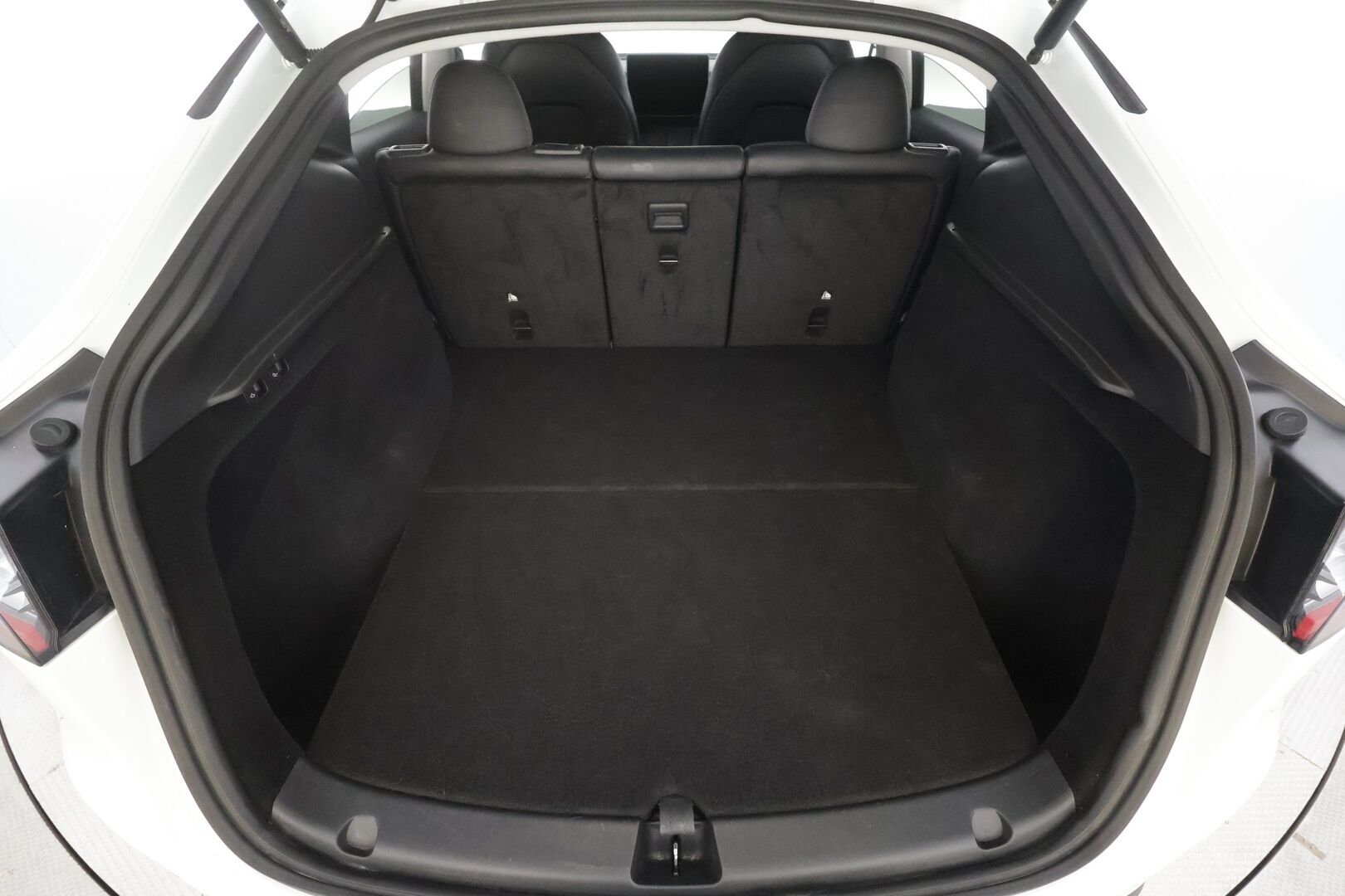 Tesla Model Y 2024 RWD - | ACC | ILP | Koukku | Matrix | Ryzen | Lasikatto | Premium audio | Muistipenkki | Sähkönahat  | 1-om suomiauto | ALV | 