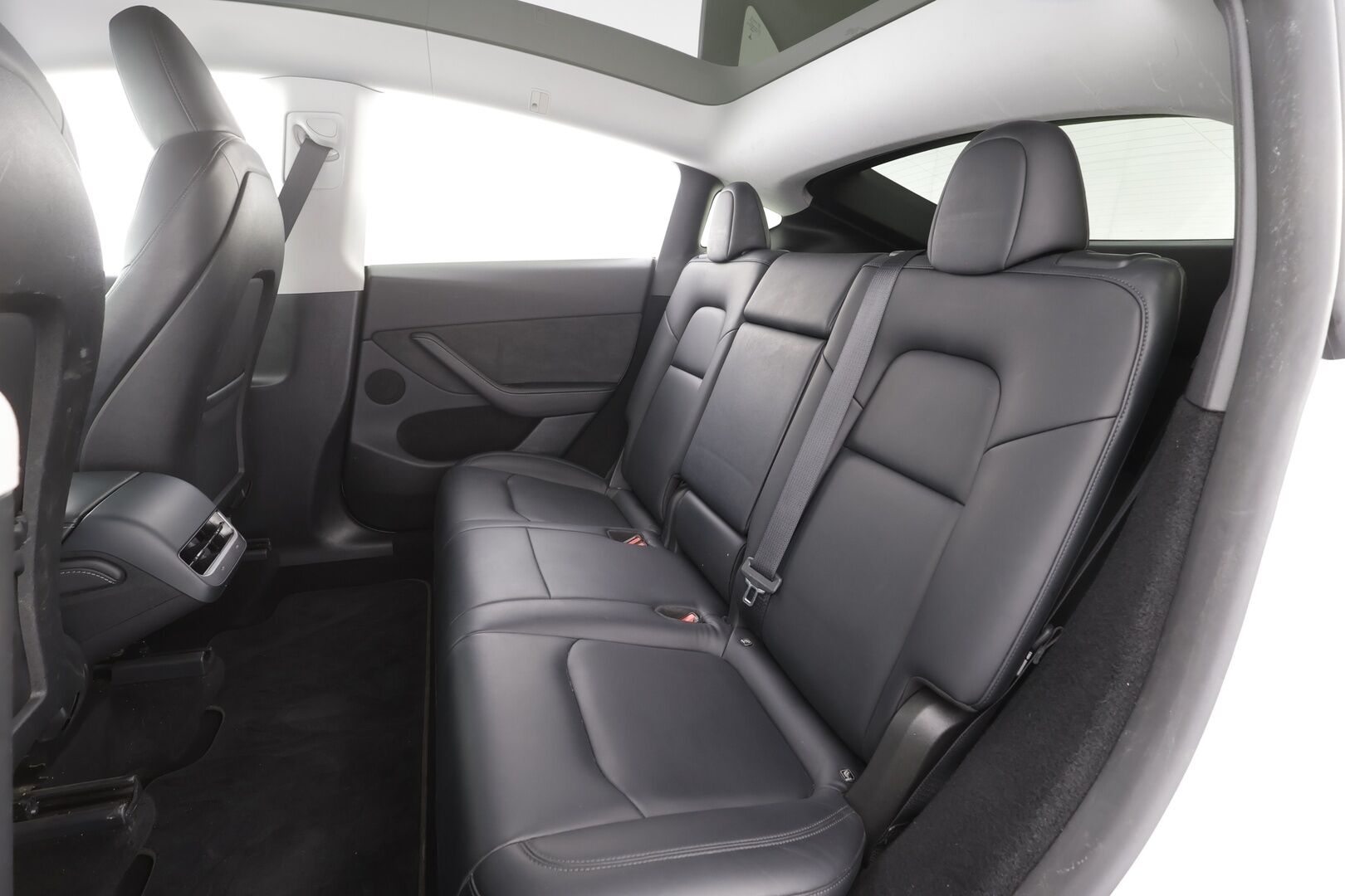 Tesla Model Y 2024 RWD - | ACC | ILP | Koukku | Matrix | Ryzen | Lasikatto | Premium audio | Muistipenkki | Sähkönahat  | 1-om suomiauto | ALV | 