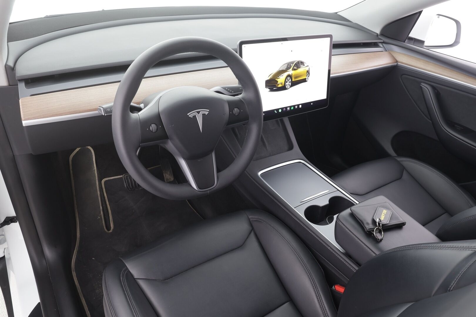 Tesla Model Y 2024 RWD - | ACC | ILP | Koukku | Matrix | Ryzen | Lasikatto | Premium audio | Muistipenkki | Sähkönahat  | 1-om suomiauto | ALV | 