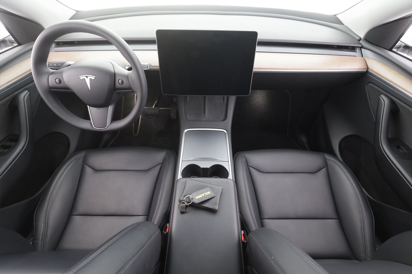 Tesla Model Y 2024 RWD - | ACC | ILP | Koukku | Matrix | Ryzen | Lasikatto | Premium audio | Muistipenkki | Sähkönahat  | 1-om suomiauto | ALV | 