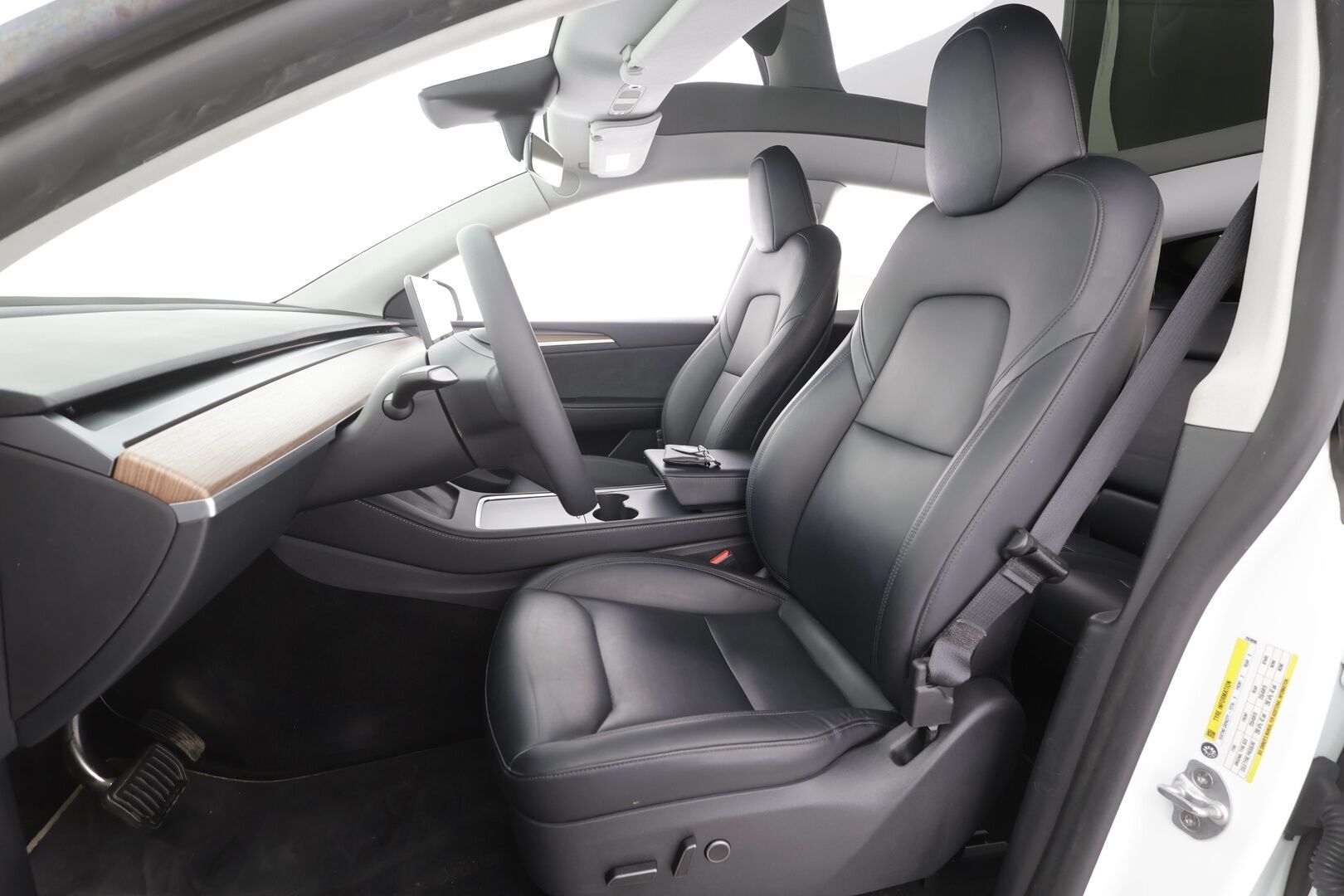 Tesla Model Y 2024 RWD - | ACC | ILP | Koukku | Matrix | Ryzen | Lasikatto | Premium audio | Muistipenkki | Sähkönahat  | 1-om suomiauto | ALV | 