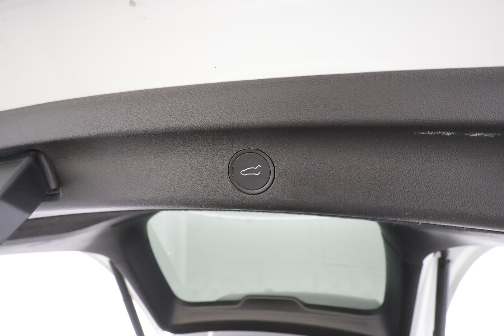 Tesla Model Y 2024 RWD - | ACC | ILP | Koukku | Matrix | Ryzen | Lasikatto | Premium audio | Muistipenkki | Sähkönahat  | 1-om suomiauto | ALV | 