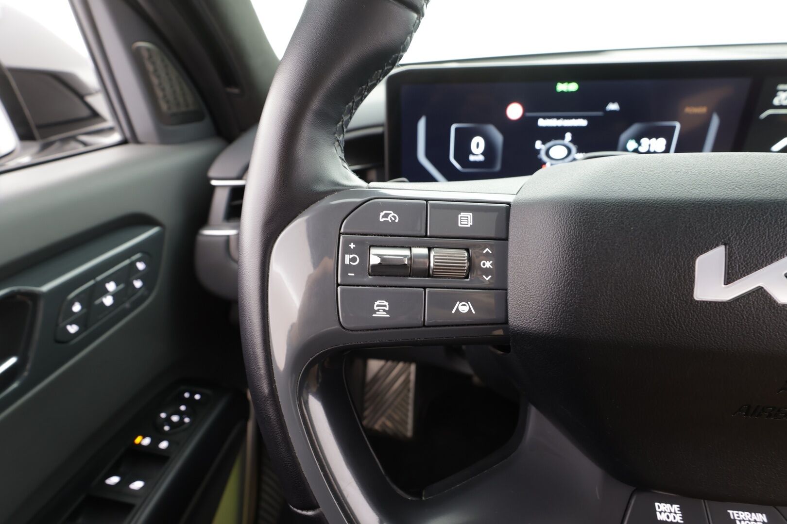 Kia EV9 2024 GT-Line AWD 99,8kWh 384hv 7P 1st Edition - | ACC | ILP | Koukku | HUD | 360° | Meridian | Ilm. relax nahat | Matrix | Hieronta | Panorama | Muistipenkki | HDA | CTA | BSM | 1-om suomiauto | Merkkihuollettu | ALV |