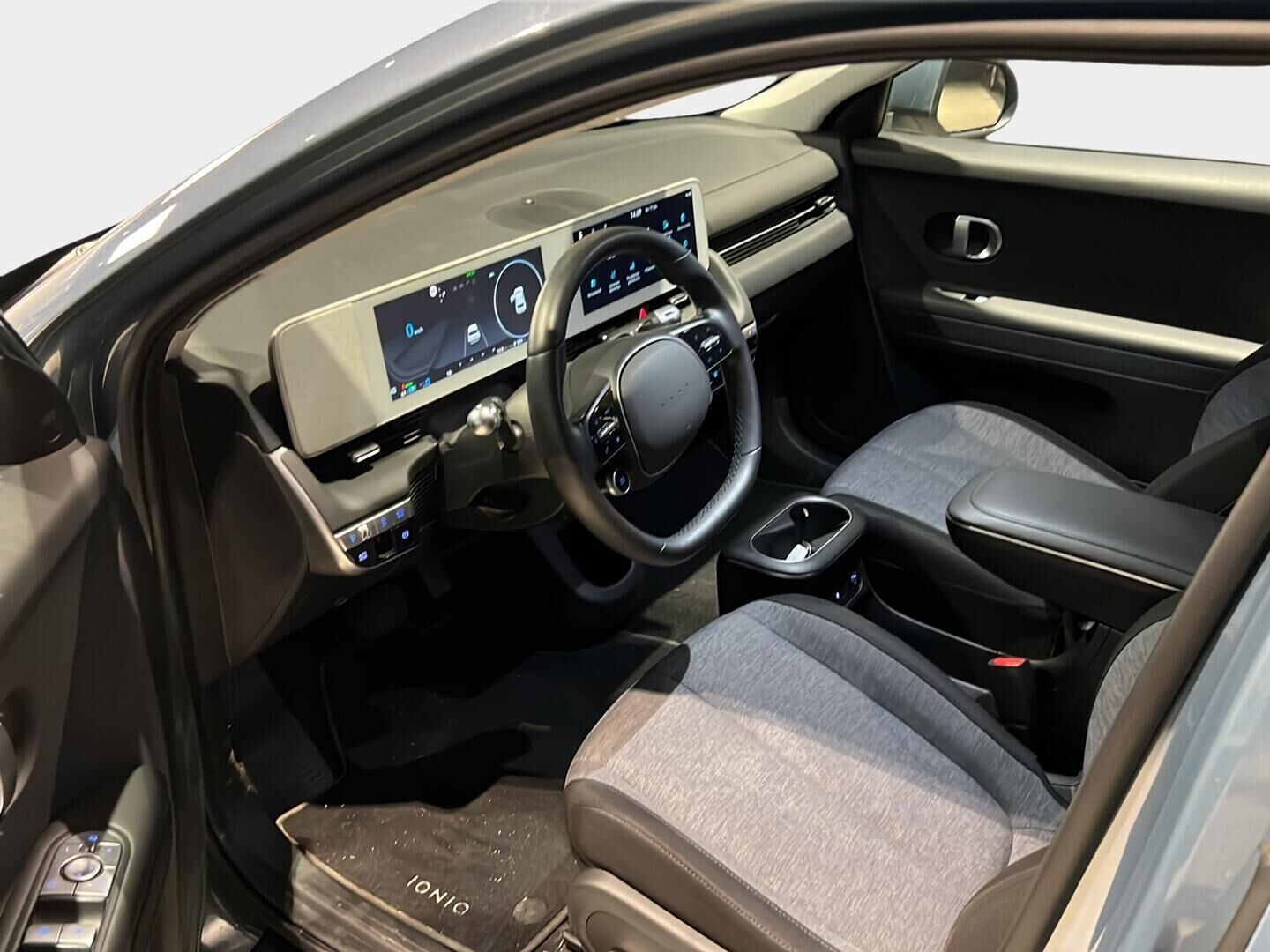 Hyundai IONIQ 5 2024 77 kWh 229 hv Style - Suomiauto | Lämpöpumppu | Akuston Esilämmitys | ACC | Peruutuskamera | Adapt.LED | BLIS | Merkkihuollot | MY24