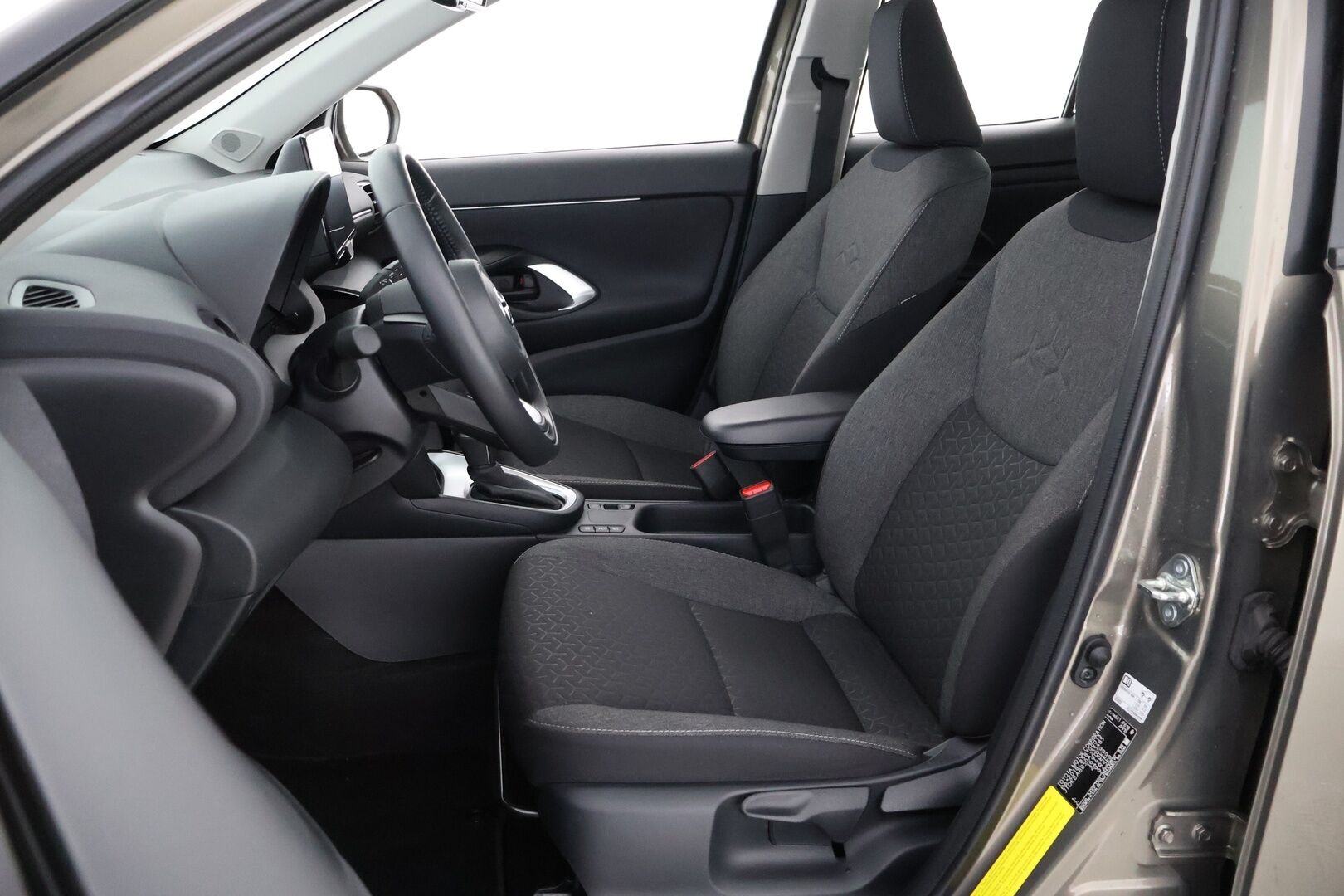 Toyota Yaris Cross 2024 1,5 Hybrid Active *Suomiauto / Adapt. Vakkari / Peruutuskamera / Ratinlämmitin / Keyless / Navi / Merkkihuollettu* - HULLUT JOULUT KORKOTARJOUS 2,49% 