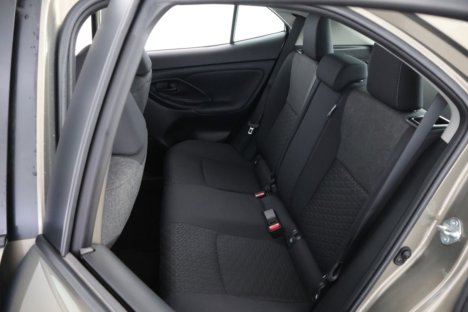 Toyota Yaris Cross 2024 1,5 Hybrid Active *Suomiauto / Adapt. Vakkari / Peruutuskamera / Ratinlämmitin / Keyless / Navi / Merkkihuollettu* - HULLUT JOULUT KORKOTARJOUS 2,49% 