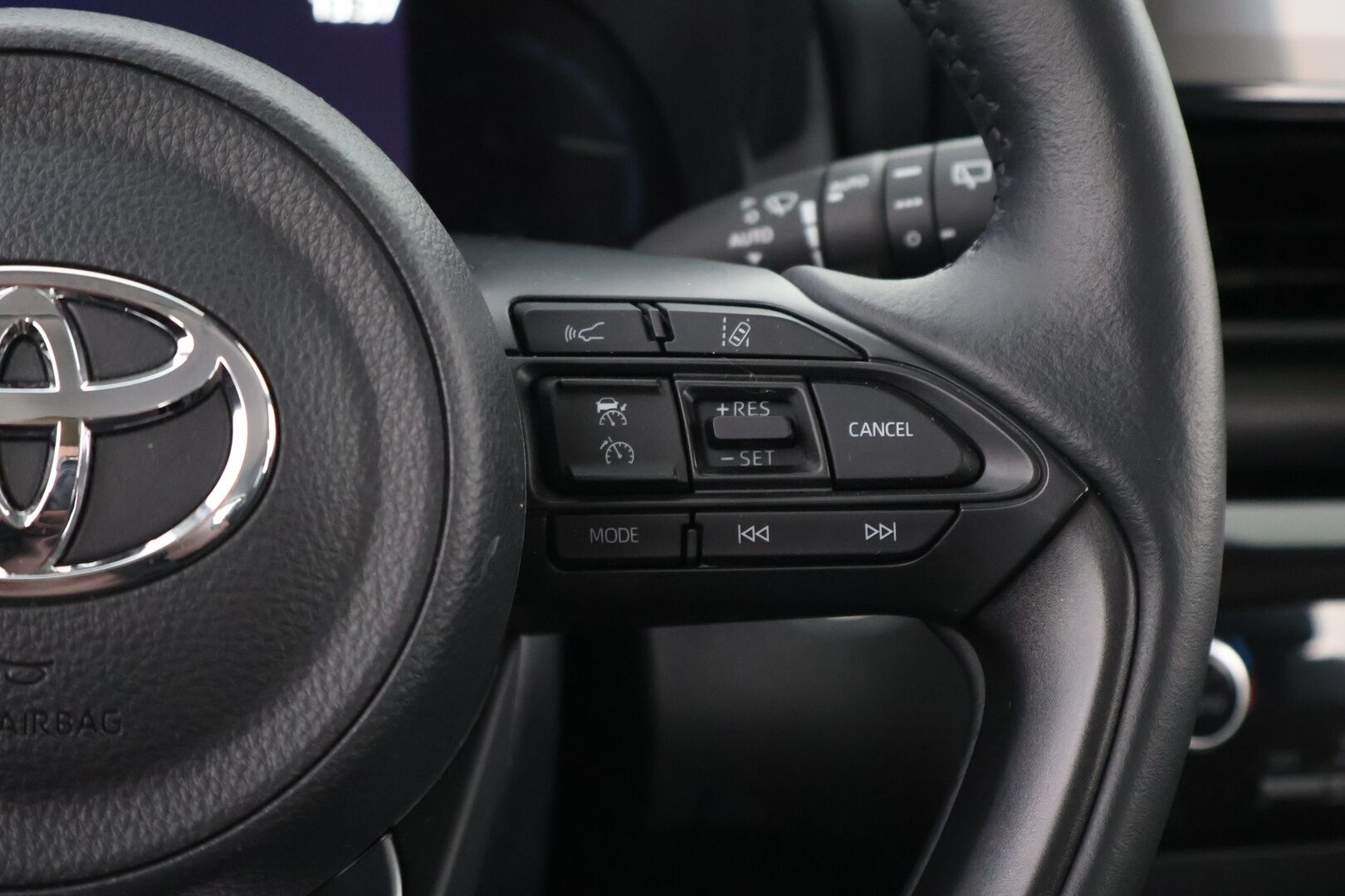 Toyota Yaris Cross 2024 1,5 Hybrid Active *Suomiauto / Adapt. Vakkari / Peruutuskamera / Ratinlämmitin / Keyless / Navi / Merkkihuollettu* - HULLUT JOULUT KORKOTARJOUS 2,49% 