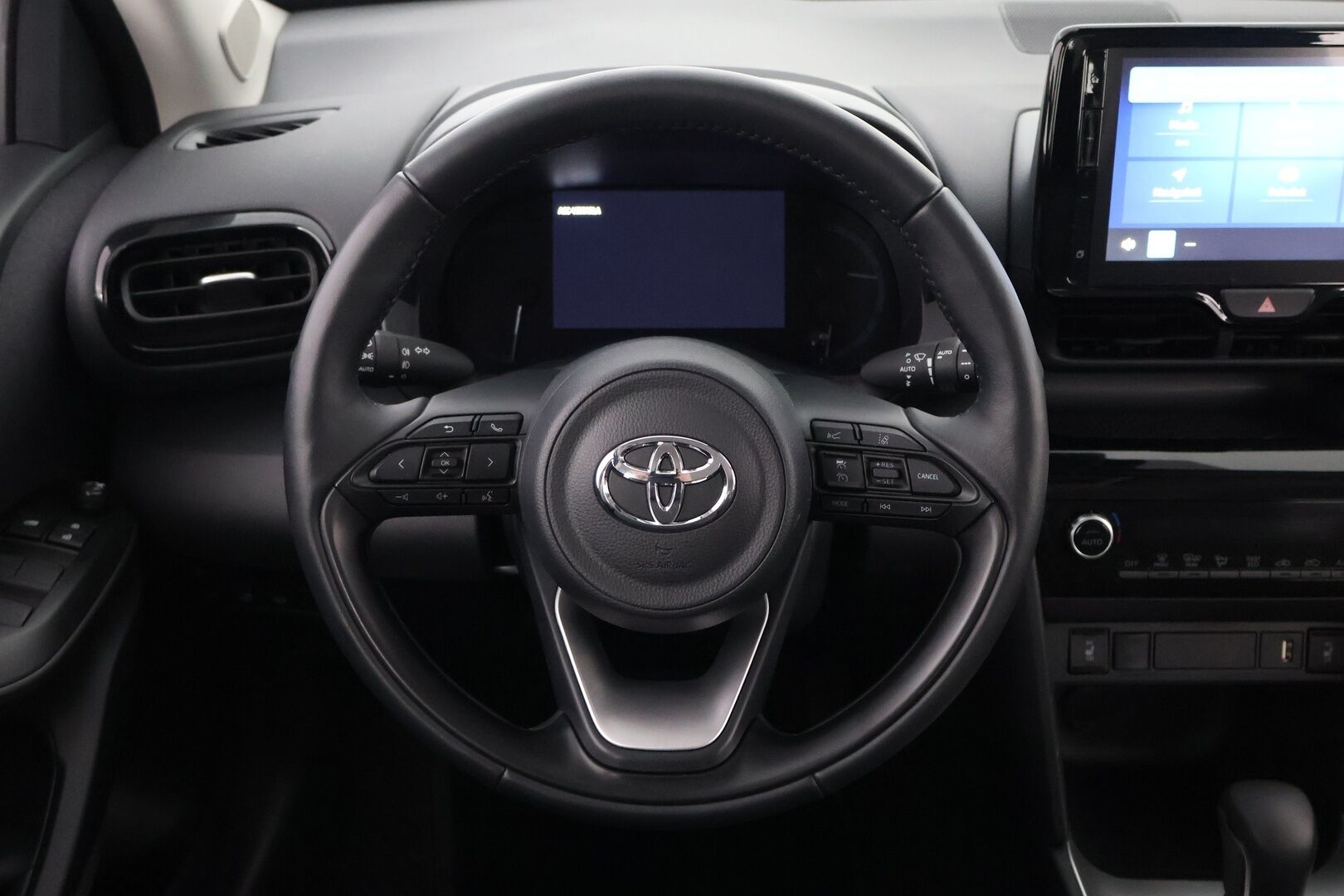Toyota Yaris Cross 2024 1,5 Hybrid Active *Suomiauto / Adapt. Vakkari / Peruutuskamera / Ratinlämmitin / Keyless / Navi / Merkkihuollettu* - HULLUT JOULUT KORKOTARJOUS 2,49% 