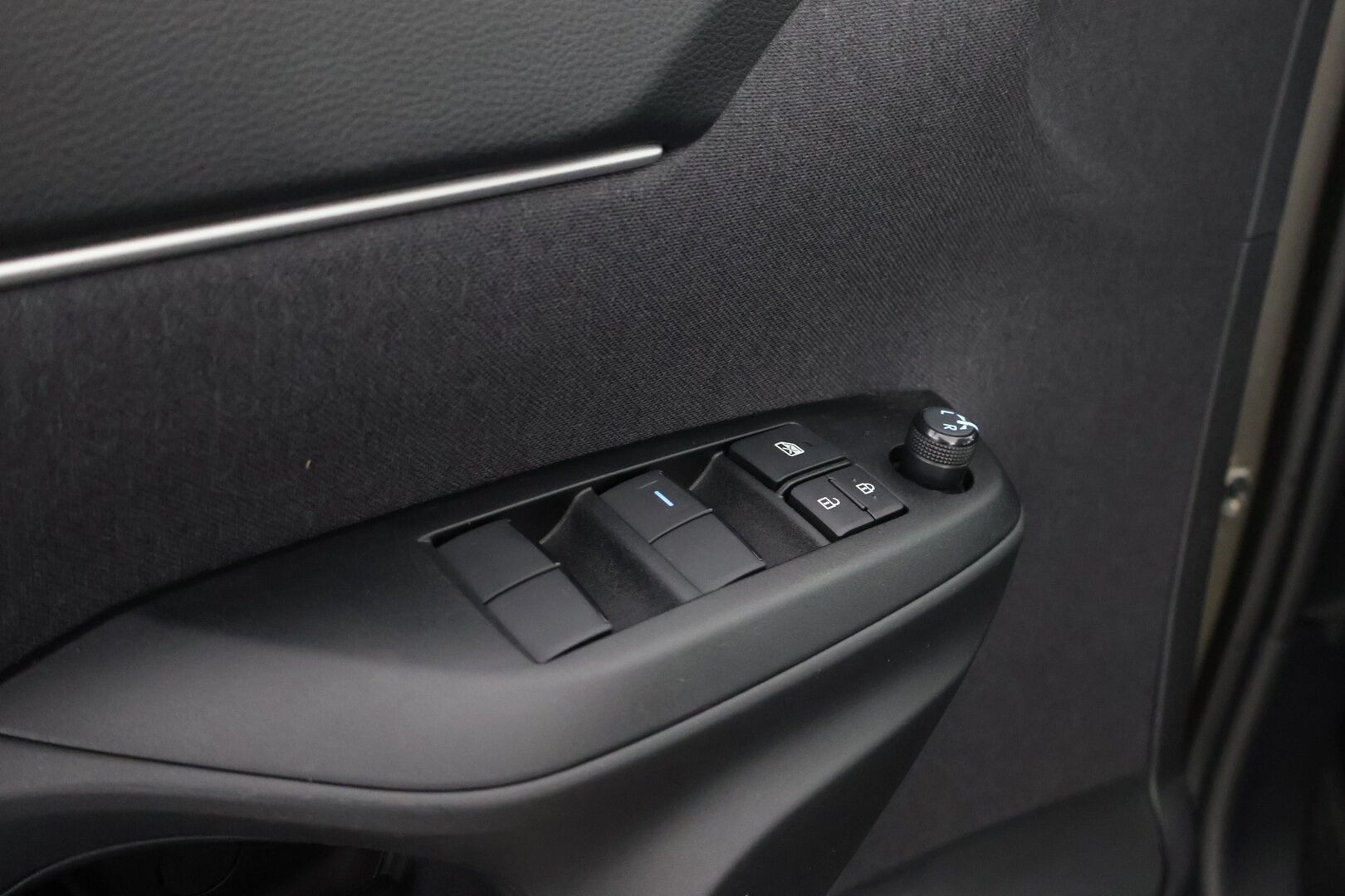 Toyota Yaris Cross 2024 1,5 Hybrid Active *Suomiauto / Adapt. Vakkari / Peruutuskamera / Ratinlämmitin / Keyless / Navi / Merkkihuollettu* - HULLUT JOULUT KORKOTARJOUS 2,49% 