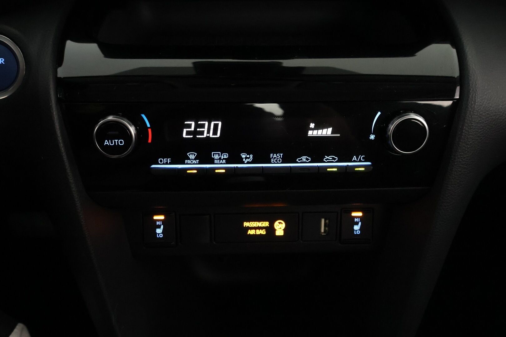 Toyota Yaris Cross 2024 1,5 Hybrid Active *Suomiauto / Adapt. Vakkari / Peruutuskamera / Ratinlämmitin / Keyless / Navi / Merkkihuollettu* - HULLUT JOULUT KORKOTARJOUS 2,49% 