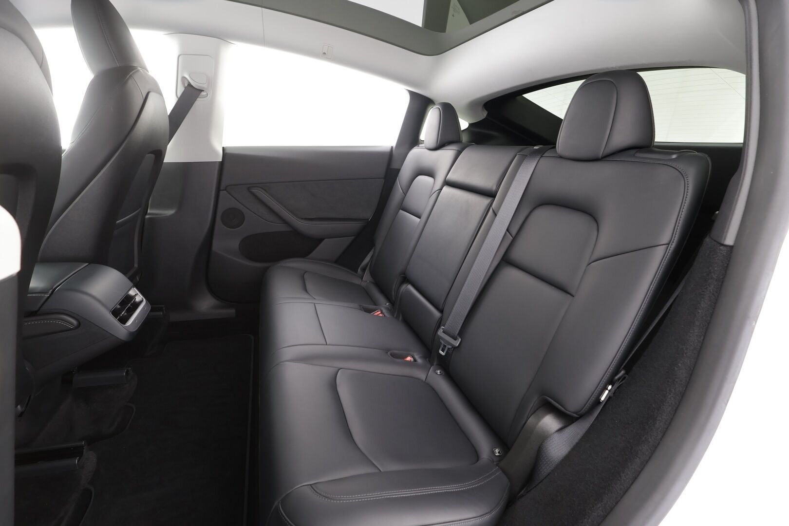 Tesla Model Y 2024 Long Range - | Koukku | ILP | Lasikatto | ACC | Matrix-LED | P.Kamera | Muistipenkki | Premium Audio | Navi | Kaistavahti | Keyless | Suomi-auto | 2x Latauskaapelit | Kahdet renkaat |