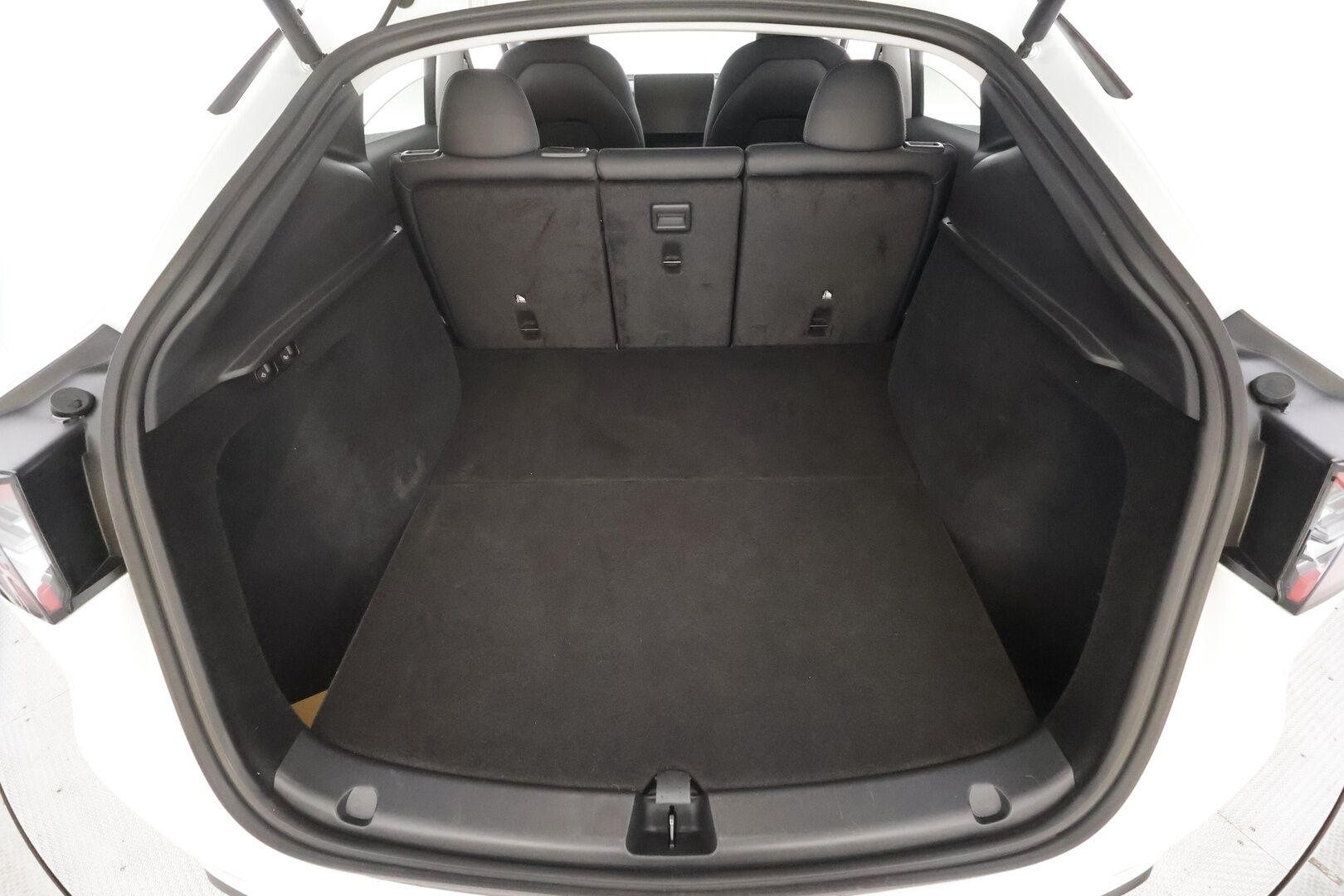 Tesla Model Y 2024 Long Range - | Koukku | ILP | Lasikatto | ACC | Matrix-LED | P.Kamera | Muistipenkki | Premium Audio | Navi | Kaistavahti | Keyless | Suomi-auto | 2x Latauskaapelit | Kahdet renkaat |