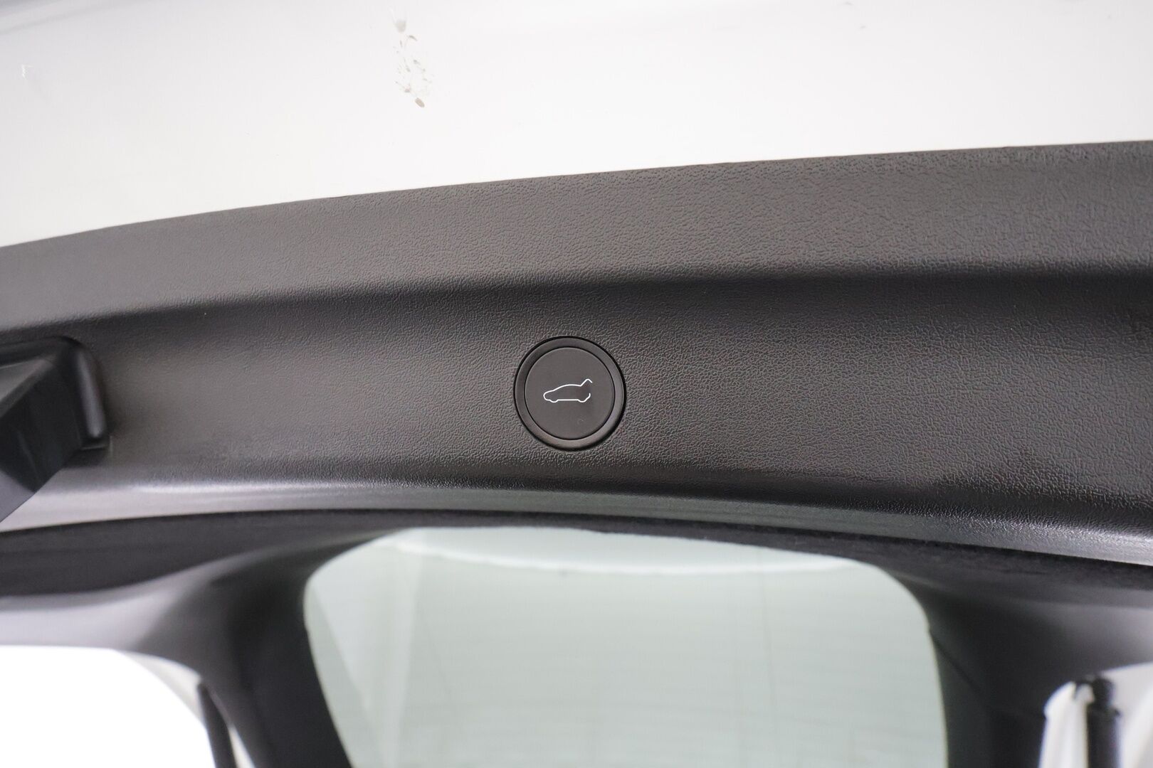 Tesla Model Y 2024 Long Range - | Koukku | ILP | Lasikatto | ACC | Matrix-LED | P.Kamera | Muistipenkki | Premium Audio | Navi | Kaistavahti | Keyless | Suomi-auto | 2x Latauskaapelit | Kahdet renkaat |