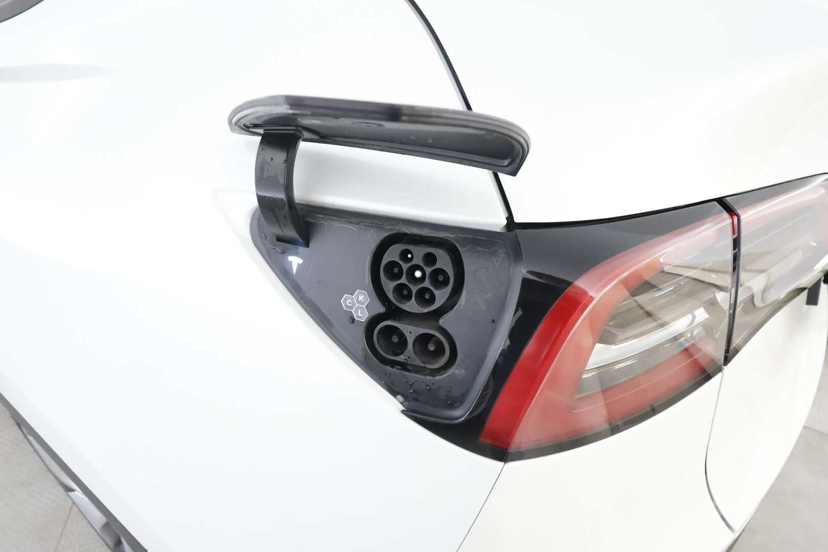 Tesla Model Y 2024 Long Range - | Koukku | ILP | Lasikatto | ACC | Matrix-LED | P.Kamera | Muistipenkki | Premium Audio | Navi | Kaistavahti | Keyless | Suomi-auto | 2x Latauskaapelit | Kahdet renkaat |