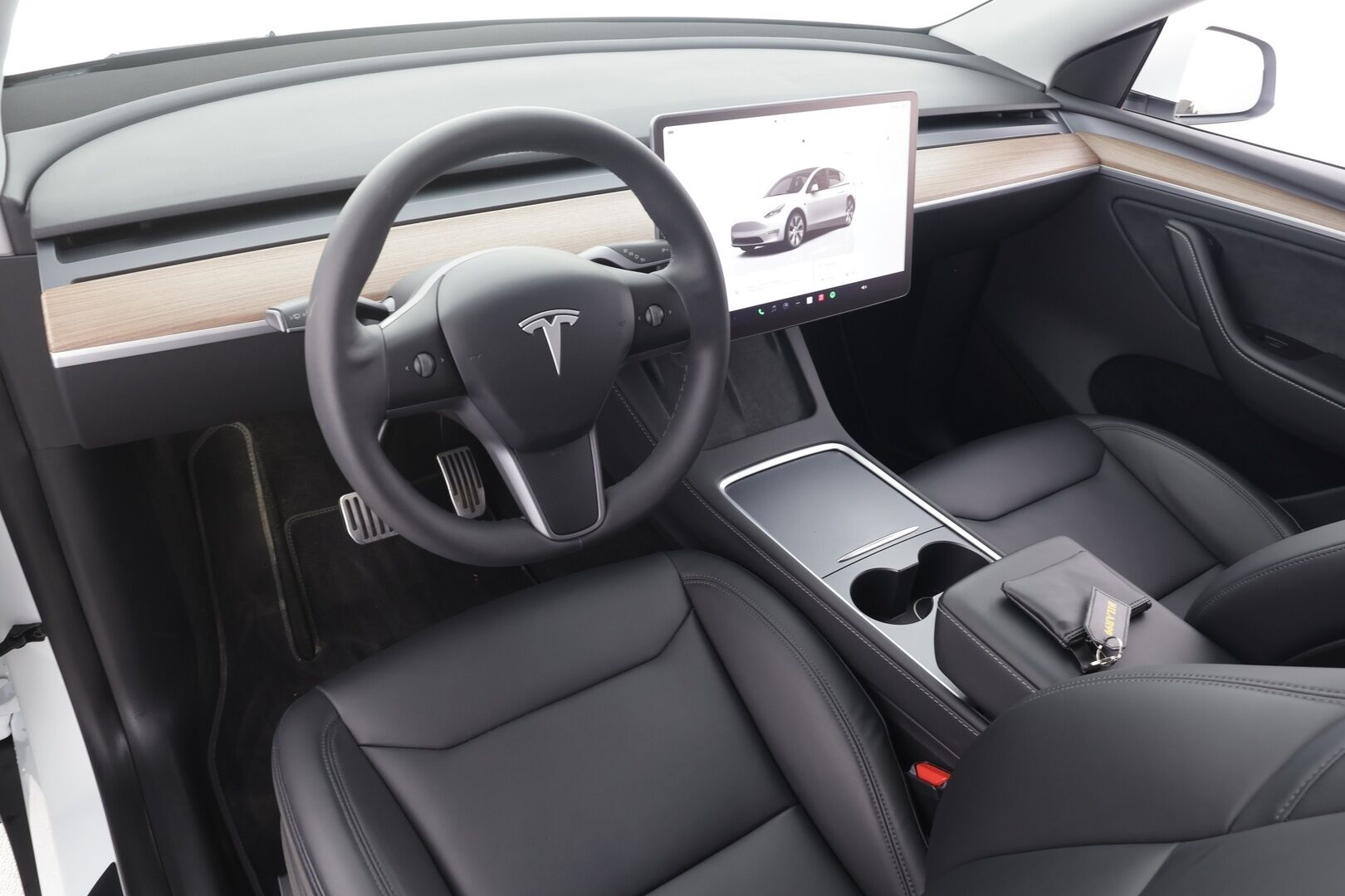 Tesla Model Y 2024 Long Range - | Koukku | ILP | Lasikatto | ACC | Matrix-LED | P.Kamera | Muistipenkki | Premium Audio | Navi | Kaistavahti | Keyless | Suomi-auto | 2x Latauskaapelit | Kahdet renkaat |