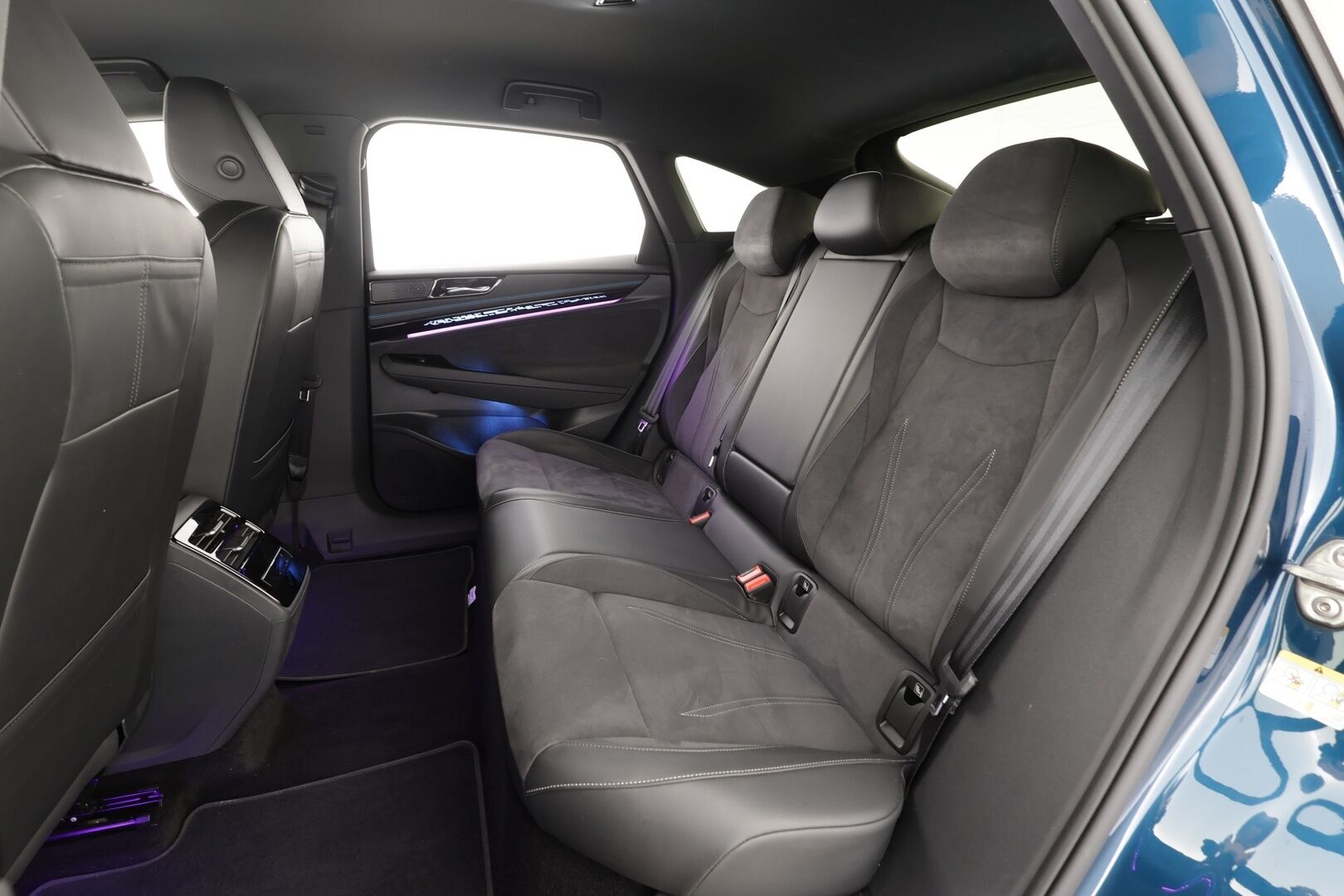 Volkswagen ID.7 2024 Pro Elegance 210 kW Akku 77 kWh - | ACC | ILP | Koukku | Muistipenkit hieronnalla | HUD | 360° | IQ.Light | Nahka-alcantara | Travel Assist | Ambient | 1-om suomiauto | ALV |