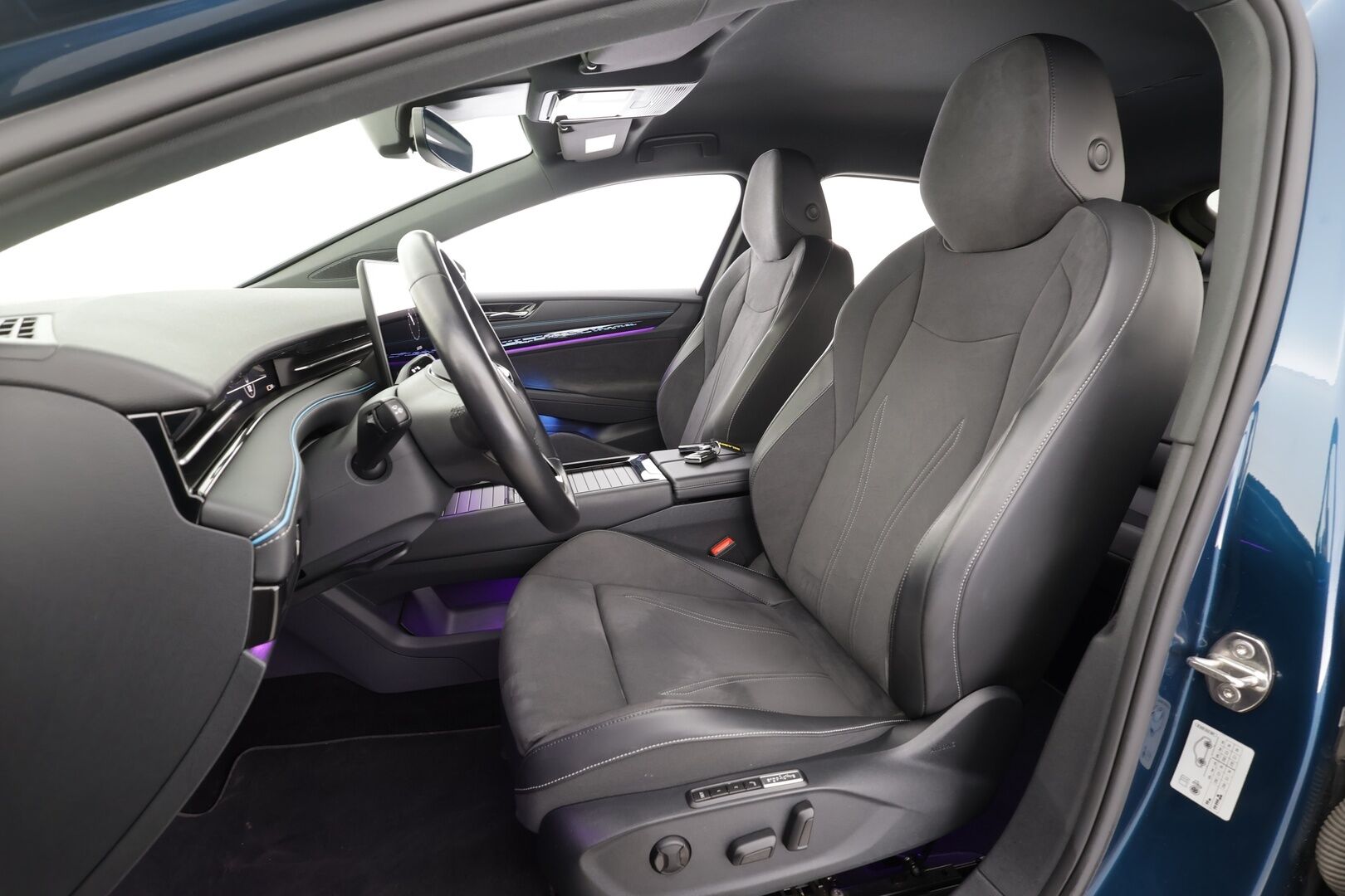 Volkswagen ID.7 2024 Pro Elegance 210 kW Akku 77 kWh - | ACC | ILP | Koukku | Muistipenkit hieronnalla | HUD | 360° | IQ.Light | Nahka-alcantara | Travel Assist | Ambient | 1-om suomiauto | ALV |