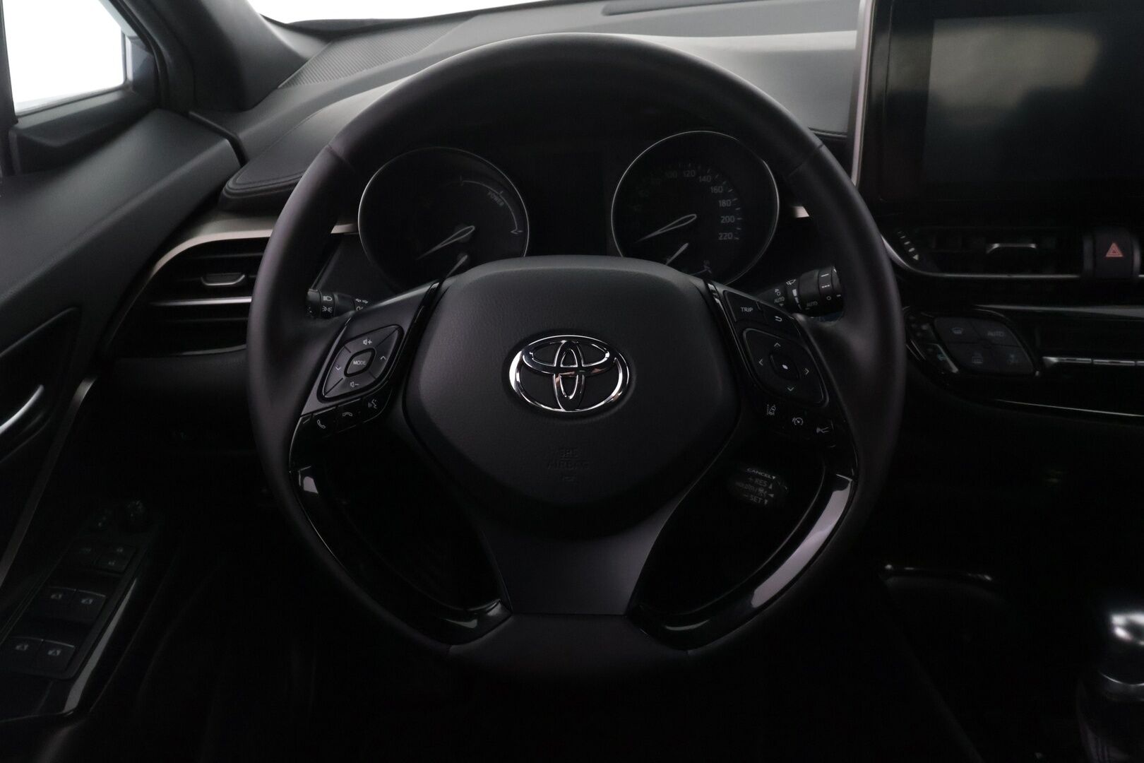 Toyota C-HR 2019 Hybrid Active - ACC | Lane Assist | Peruutuskamera | Metalliväri | Bluetooth 